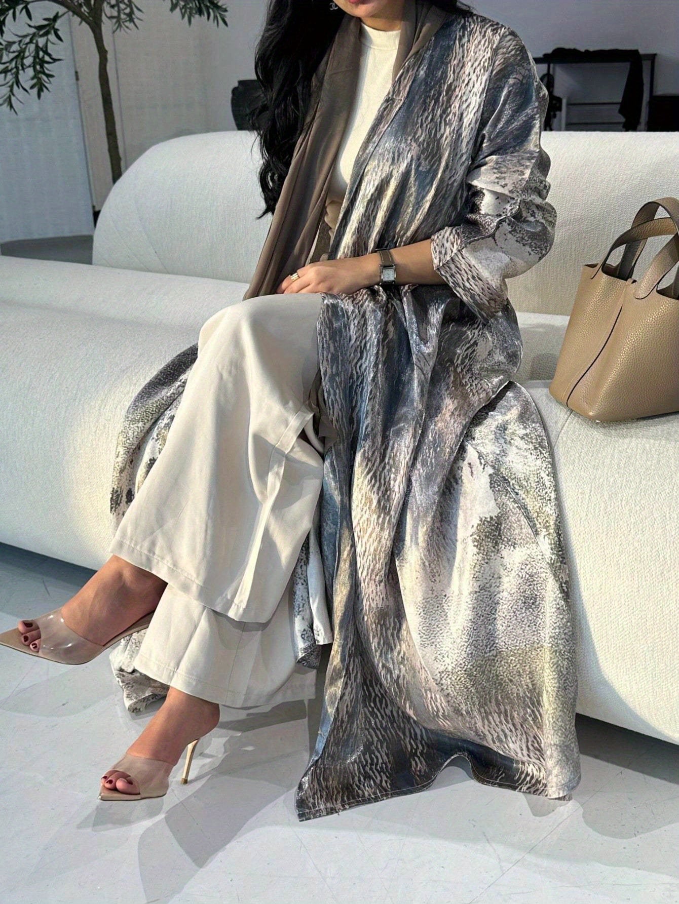 Traditional Tie-Dye Long Robe - Turkish & Western Style Abaya, Flowing & Versatile, Light Gray/Black/White, Long Sleeve, Loose Fit for Casual or Formal Occasions, Casual Wear Robe | Flowing Maxims