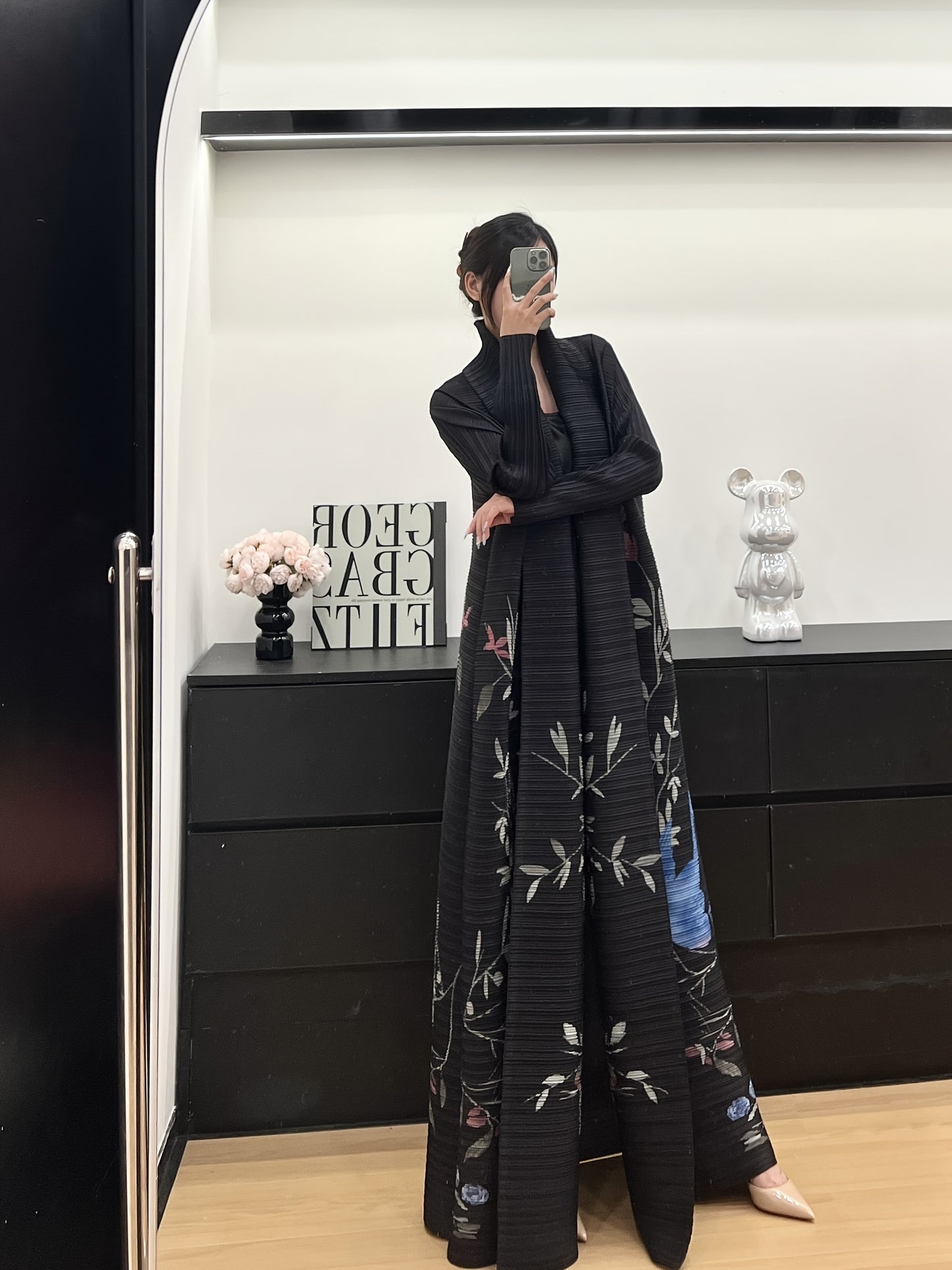 Print Black Modern Abaya Robe for Women - Long Sleeve, Pleated Tie-Waist Cloak with Floral Print, Perfect for Eid Banquets and Casual Attire, Eid Attire | Tie waist Abaya | Intricate Patterns
