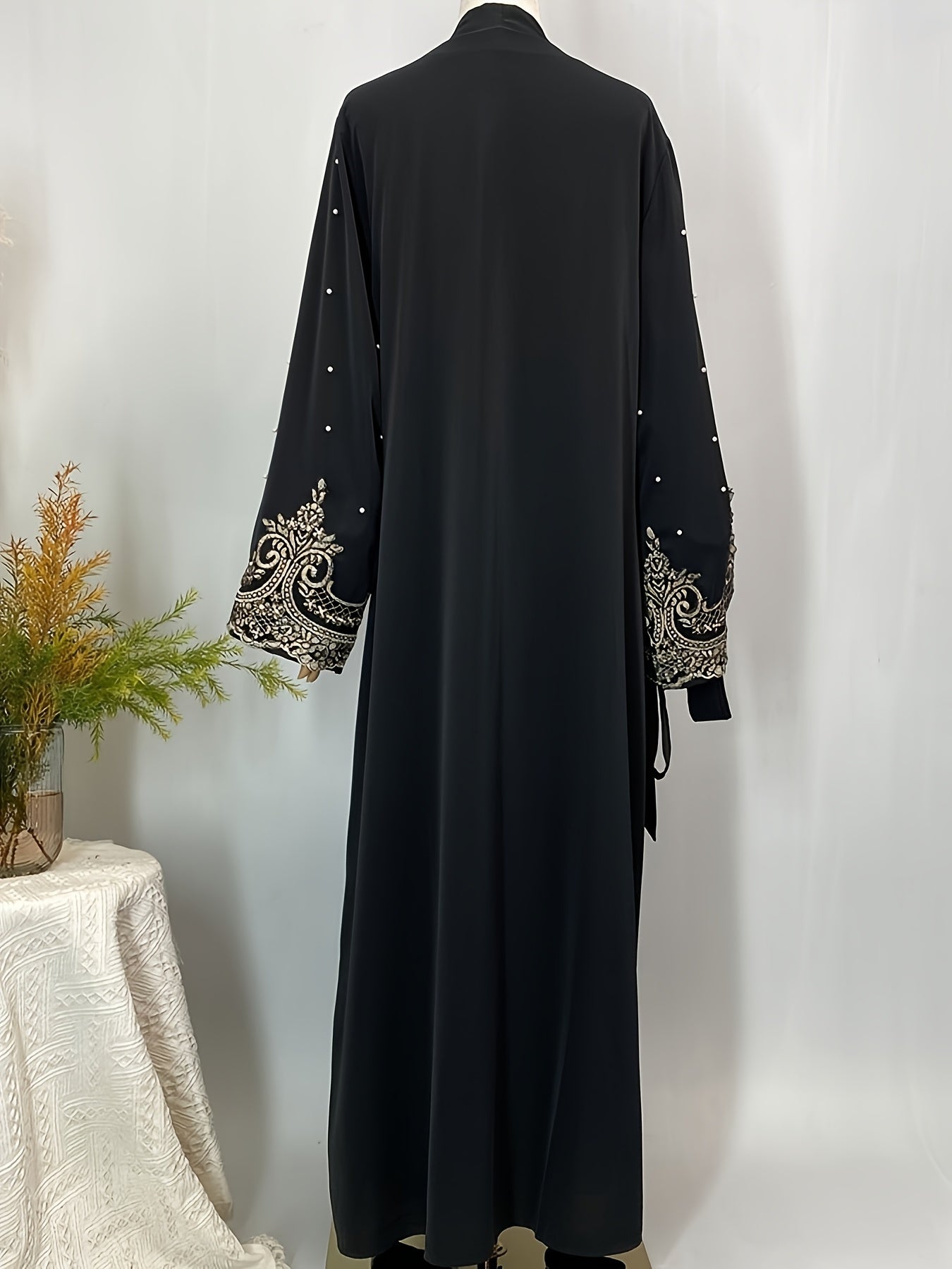 Stylish Muslim Long Sleeve Party Robe with Luxurious Appliqué Beaded Open Front Abaya
