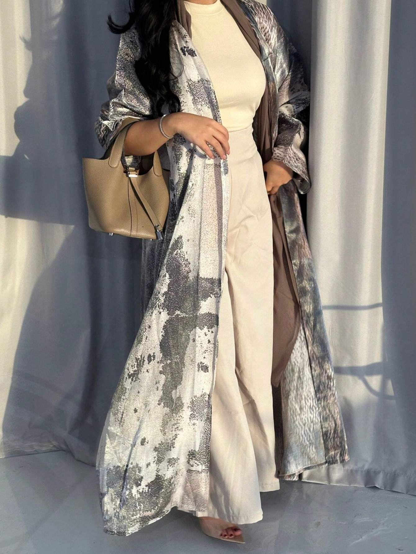 Traditional Tie-Dye Long Robe - Turkish & Western Style Abaya, Flowing & Versatile, Light Gray/Black/White, Long Sleeve, Loose Fit for Casual or Formal Occasions, Casual Wear Robe | Flowing Maxims