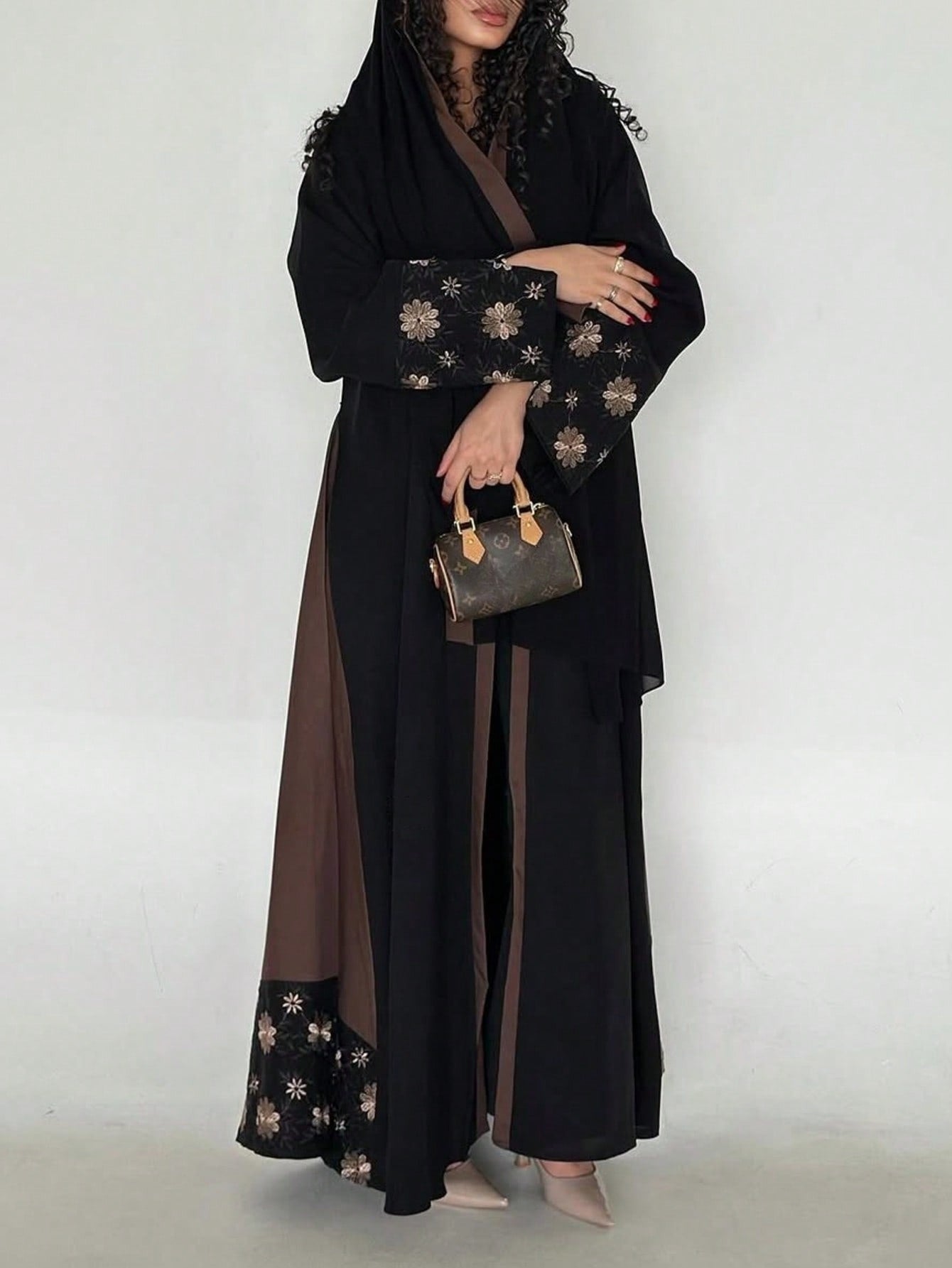 1pc Middle Eastern Traditional Abaya Robe - Black & White Contrast with Floral Pattern, Loose Fit Long Sleeve Open Front Design, Non-Stretch Fabric for All-Season Wear, Muslim Dress