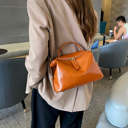 Genuine Leather Women's Crossbody Shoulder Bag - Retro Style Handbag with Adjustable Strap, Zipper Closure & Vegetable-Tanned Cowhide