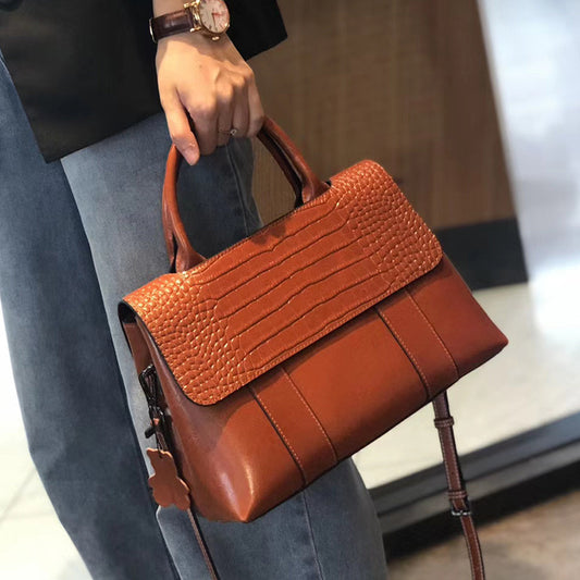 European and American fashion Leather Crossbody Bag for women commuting, versatile large capacity high-end single shoulder crossbody bag