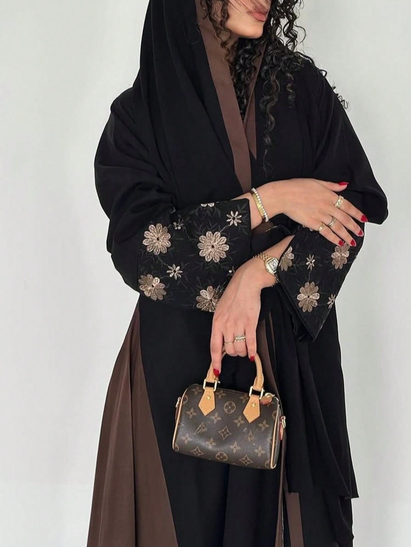 1pc Middle Eastern Traditional Abaya Robe - Black & White Contrast with Floral Pattern, Loose Fit Long Sleeve Open Front Design, Non-Stretch Fabric for All-Season Wear, Muslim Dress