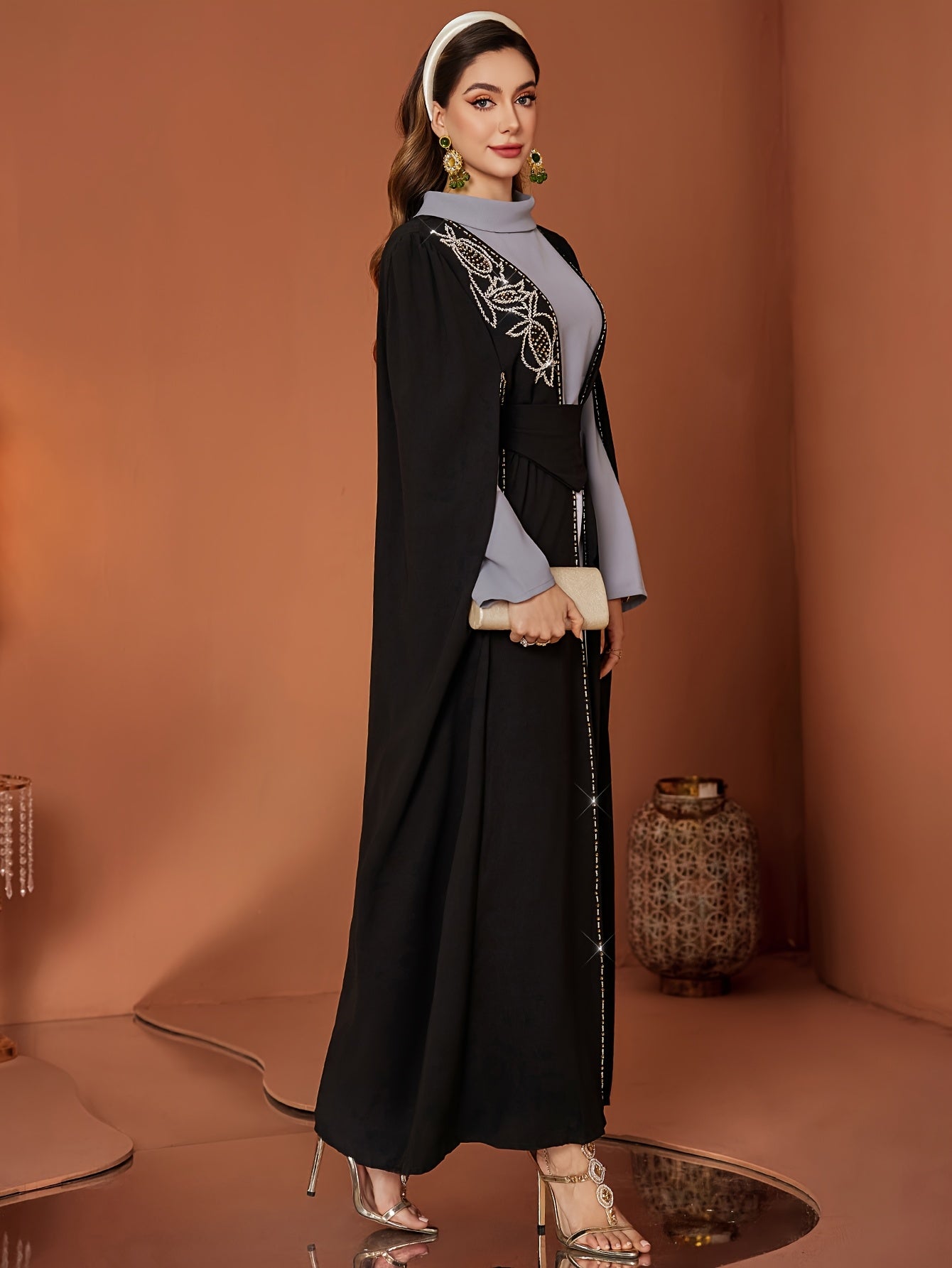 Women's Gray and Black Rhinestone Pineapple Dress Set of Two Kaftan Abaya