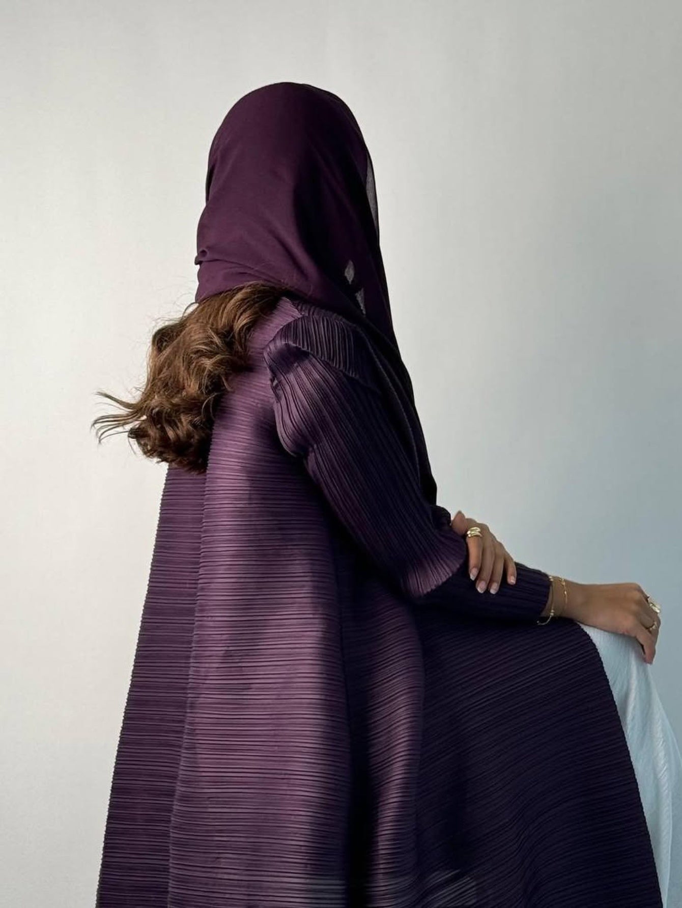 Elegant Pleated Arabic Abaya Robe - Modest Long Sleeve with Removable Adjustable Waist Belt, Solid Color Traditional Middle Eastern Wedding Guest Gown, Machine Washable