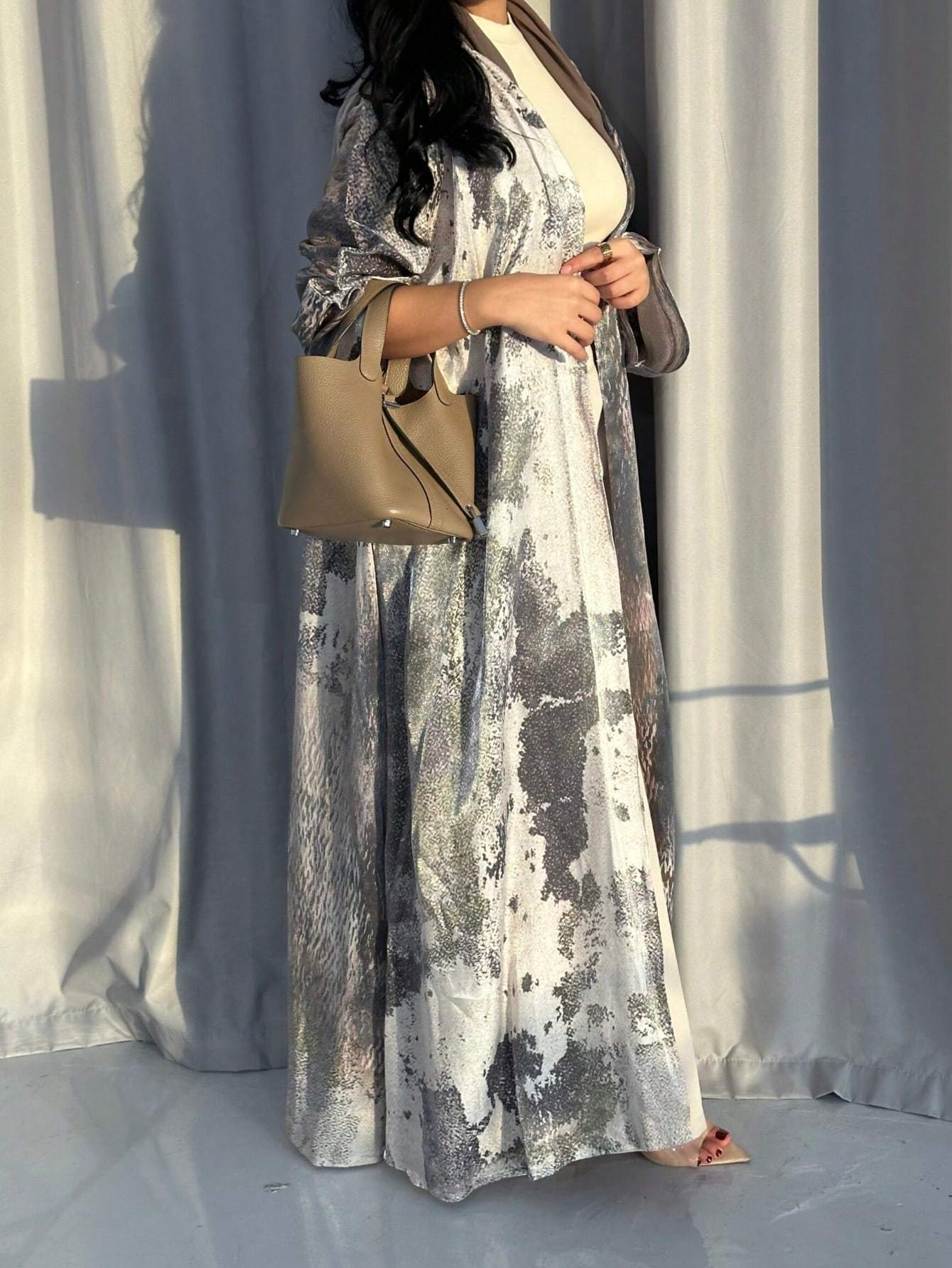 Traditional Tie-Dye Long Robe - Turkish & Western Style Abaya, Flowing & Versatile, Light Gray/Black/White, Long Sleeve, Loose Fit for Casual or Formal Occasions, Casual Wear Robe | Flowing Maxims