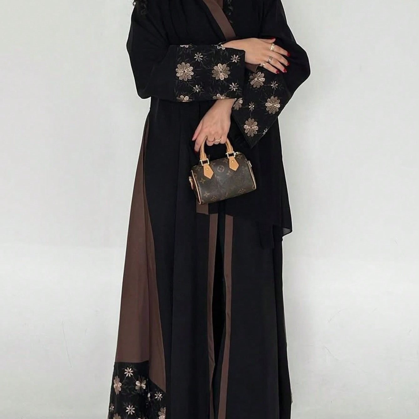1pc Middle Eastern Traditional Abaya Robe - Black & White Contrast with Floral Pattern, Loose Fit Long Sleeve Open Front Design, Non-Stretch Fabric for All-Season Wear, Muslim Dress