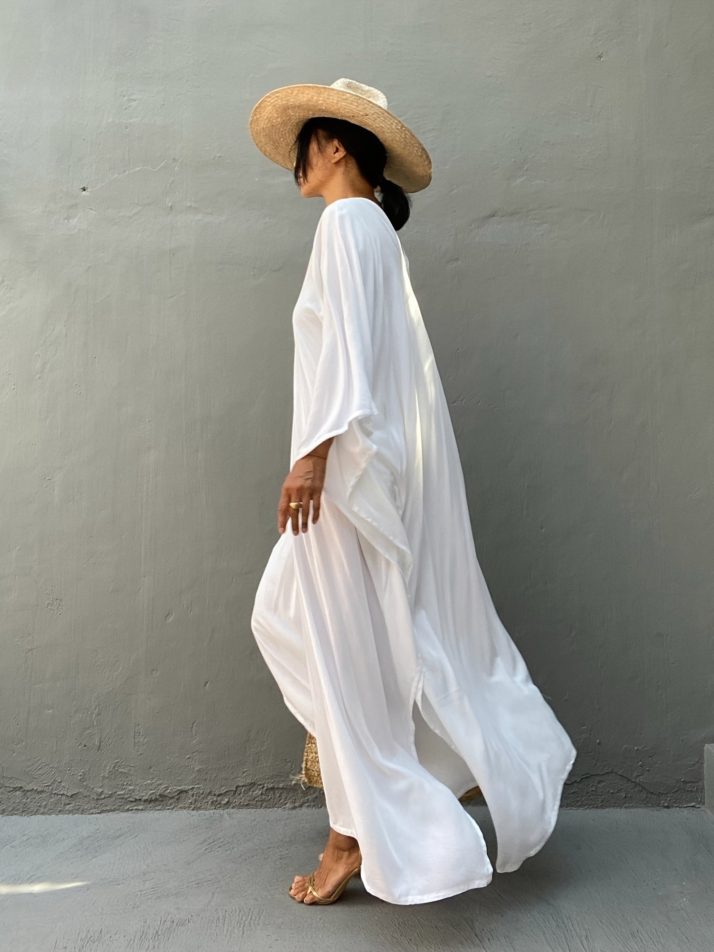 Elegant Plus Size Kaftan Abaya - Luxurious Batwing Sleeve, Flowy Loose Fit Maxi Robe for Women - Soft Rayon Blend, Non-Stretch Fabric, Perfect for Spring, Summer, and Fall Seasons