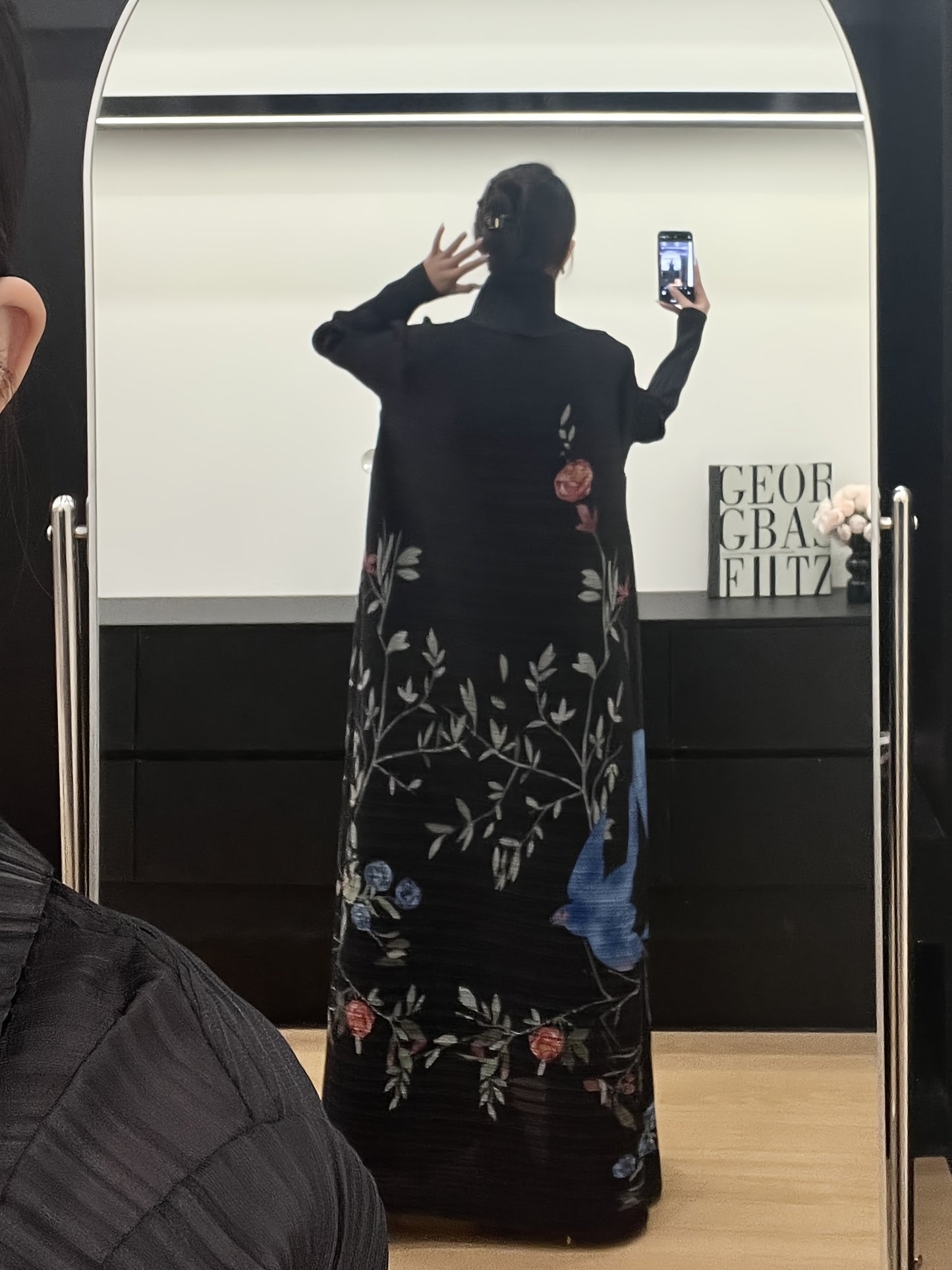 Print Black Modern Abaya Robe for Women - Long Sleeve, Pleated Tie-Waist Cloak with Floral Print, Perfect for Eid Banquets and Casual Attire, Eid Attire | Tie waist Abaya | Intricate Patterns