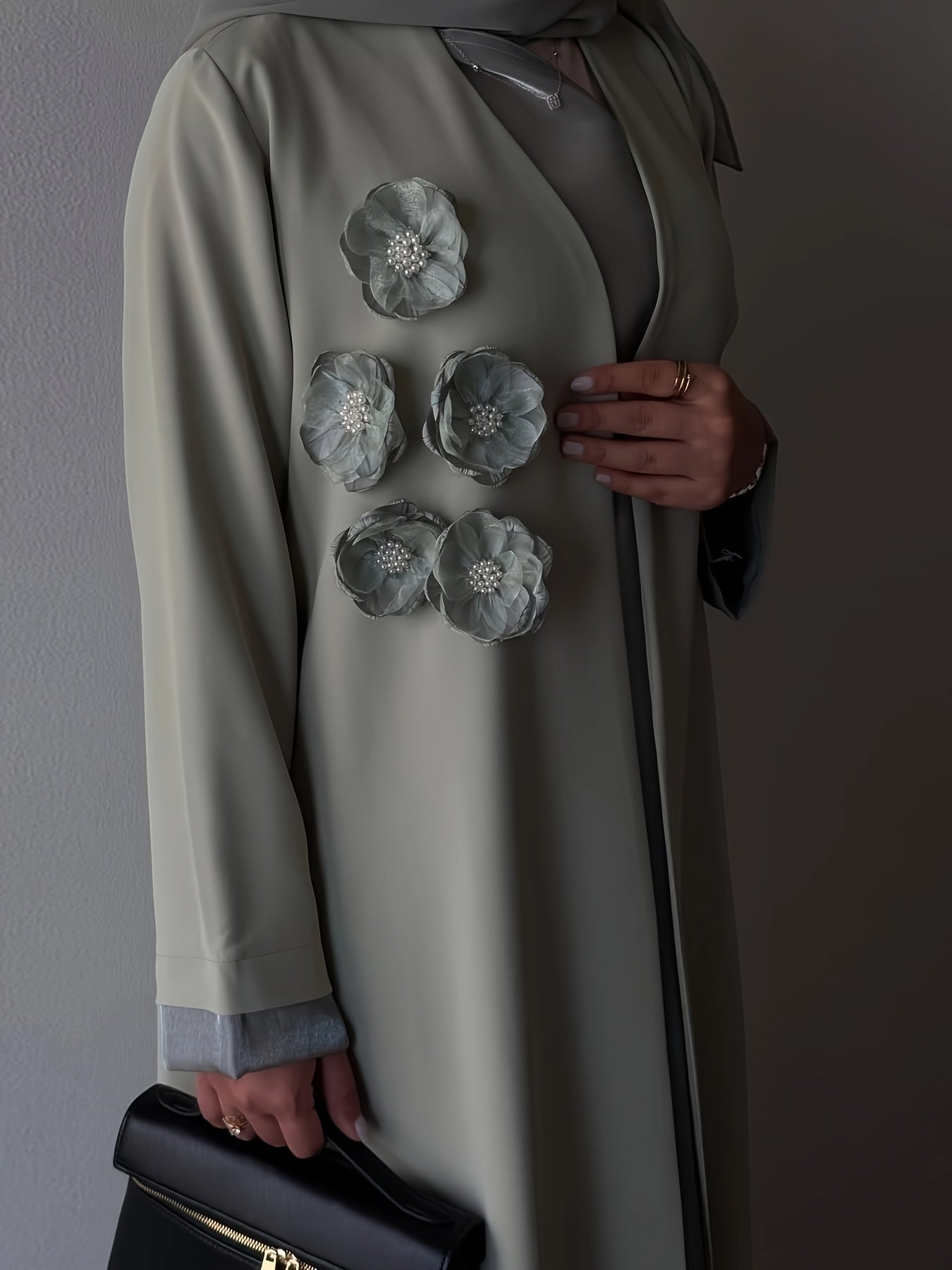 2025 New Arrival Elegant Floral Embroidered Abaya - Light Beige & White Two-Tone Long Dress with Black Pockets, Perfect for Spring/Summer/Fall, Muslim Modest Fashion, Floral Embroidery, No Belt, Casual Elegance, Summer Outfit