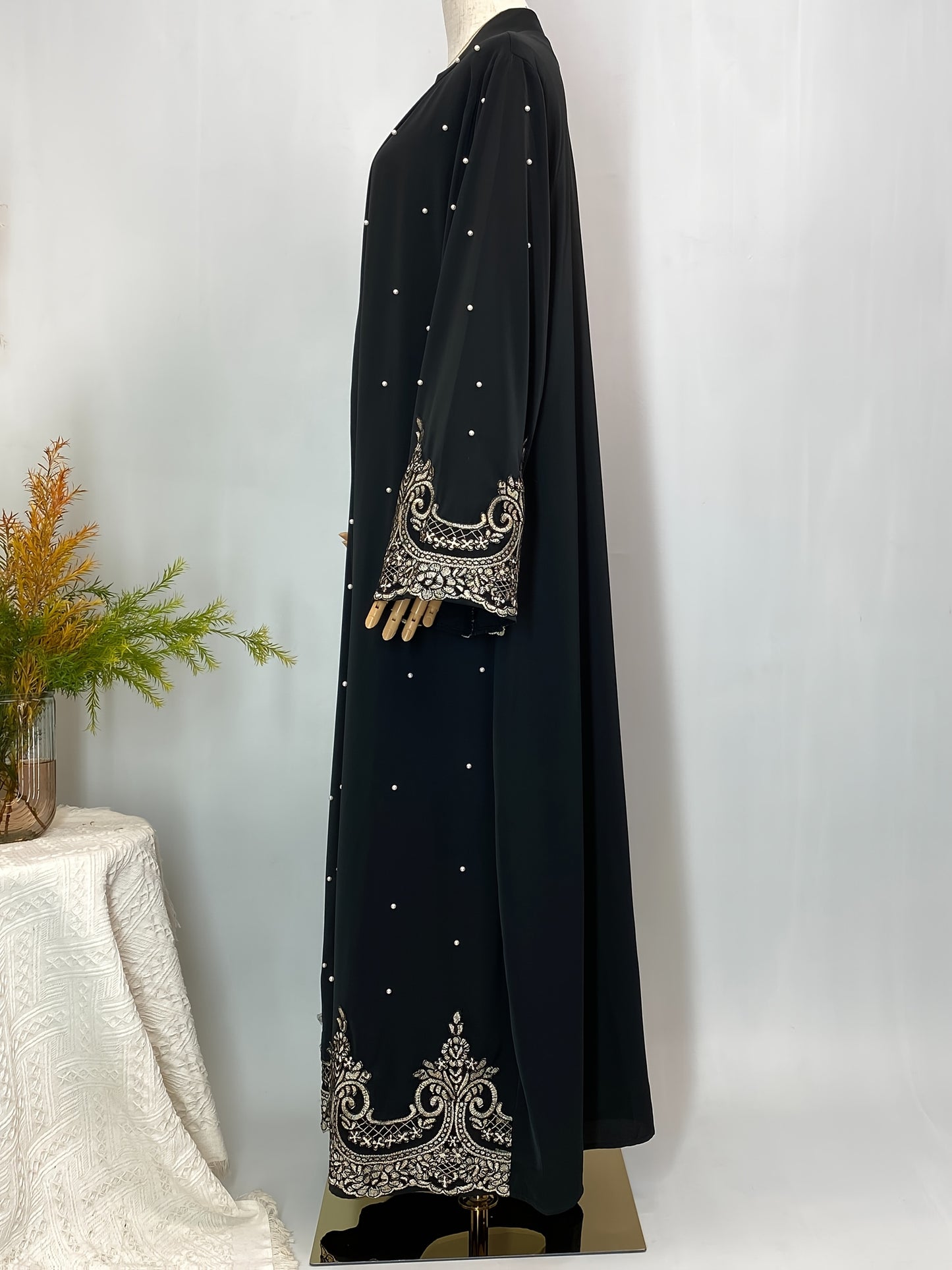 Stylish Muslim Long Sleeve Party Robe with Luxurious Appliqué Beaded Open Front Abaya