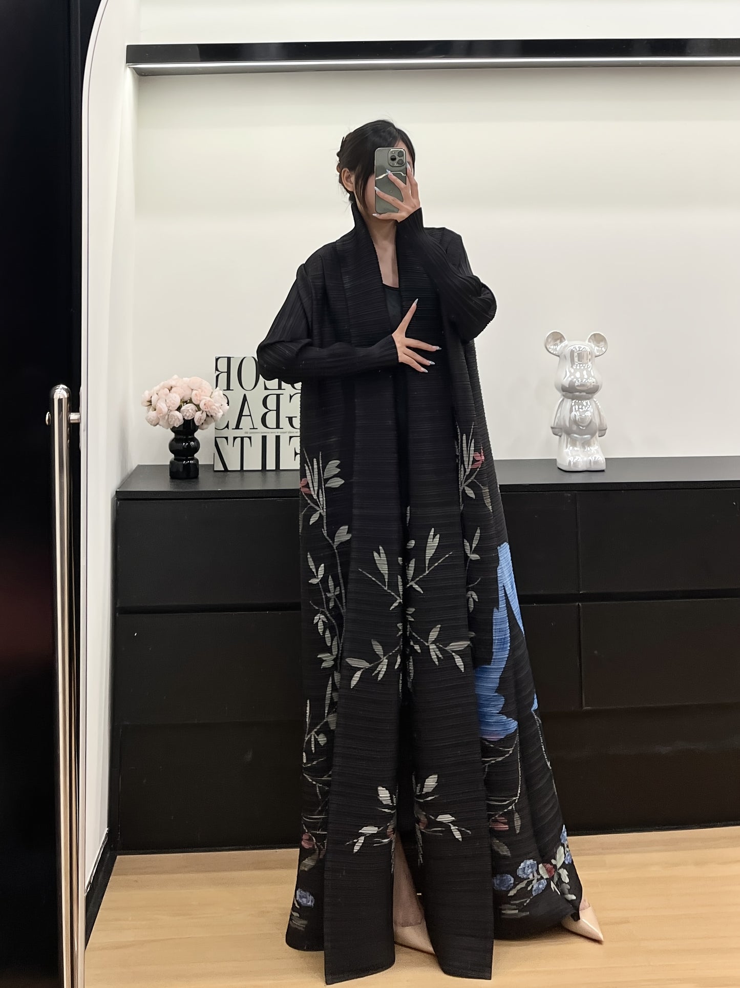 Print Black Modern Abaya Robe for Women - Long Sleeve, Pleated Tie-Waist Cloak with Floral Print, Perfect for Eid Banquets and Casual Attire, Eid Attire | Tie waist Abaya | Intricate Patterns