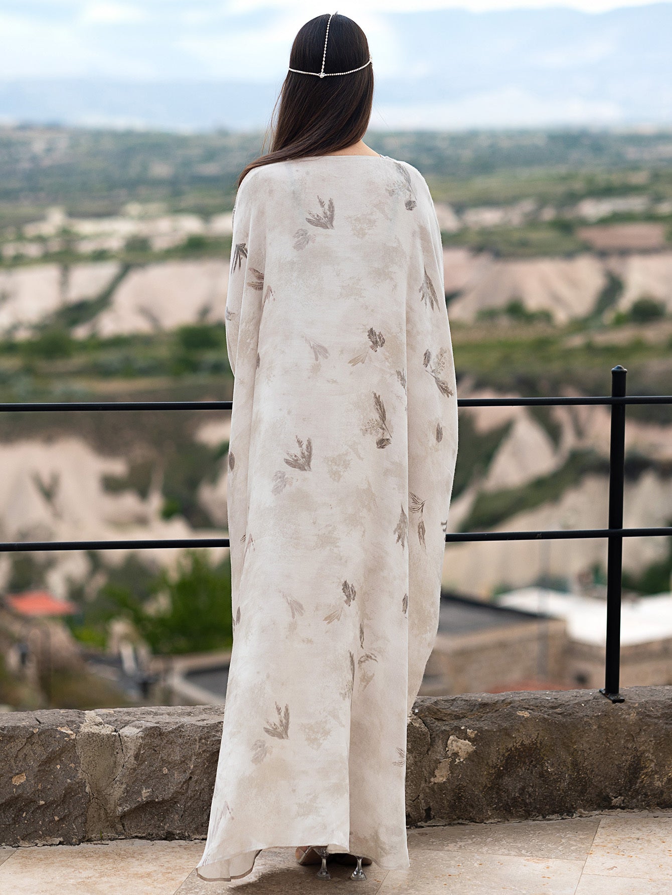 Elegant Turkish Long Tunic with Hand-Stitched Rhinestone Embellishments, Metallic Sheen Soft Fabric Abaya, Floral Pattern, Long Sleeve, Regular Fit for Women - Ideal for Parties & Gatherings, Party Attire