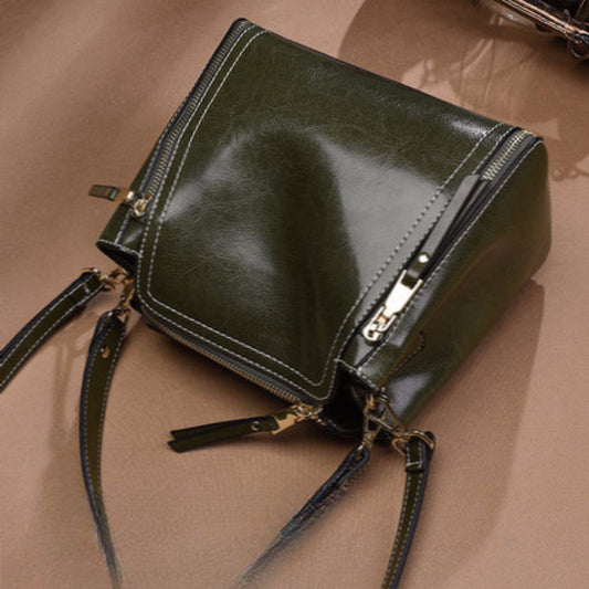 Leather Retro Women's Shoulder Bag | Adjustable Crossbody Bag with Golden-Tone Hardware, Zipper Closure & Multiple Compartments
