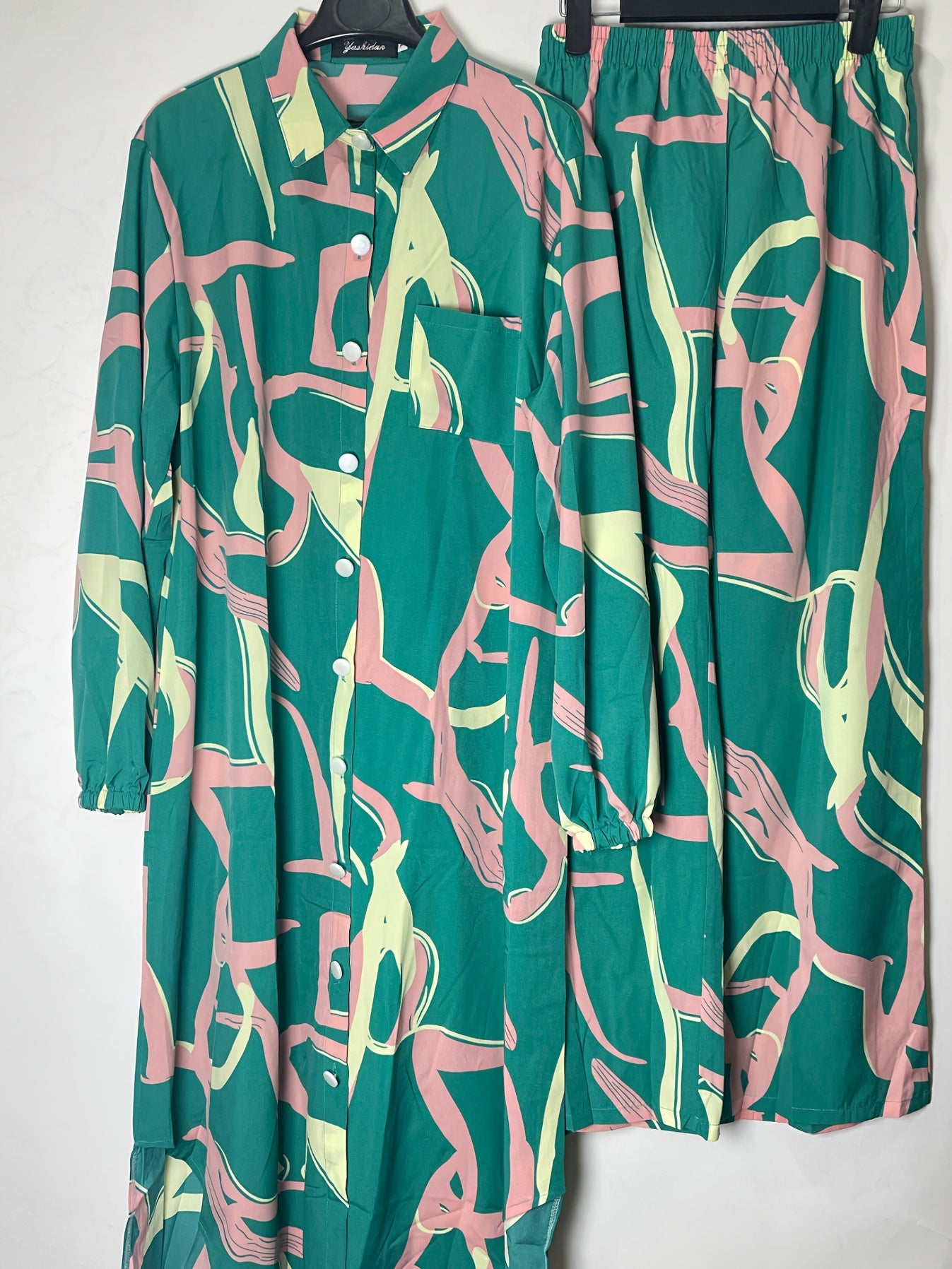 Elegant Geometric Print Pakistani Abaya with Long Sleeves and Button Front - Stylish Muslim Fashion, All-Season Wear, Pants and Top Set, Allseason Abaya|Geometric Print Abaya|Long Sleeve Top
