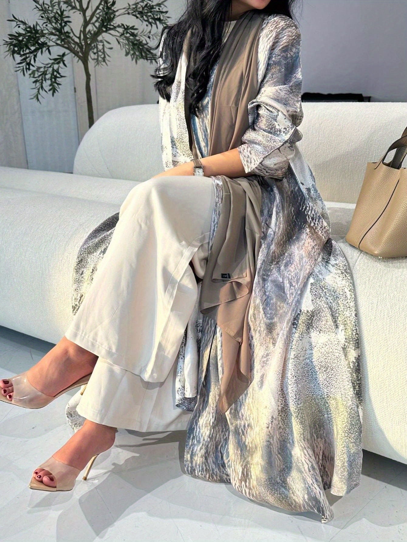 Traditional Tie-Dye Long Robe - Turkish & Western Style Abaya, Flowing & Versatile, Light Gray/Black/White, Long Sleeve, Loose Fit for Casual or Formal Occasions, Casual Wear Robe | Flowing Maxims