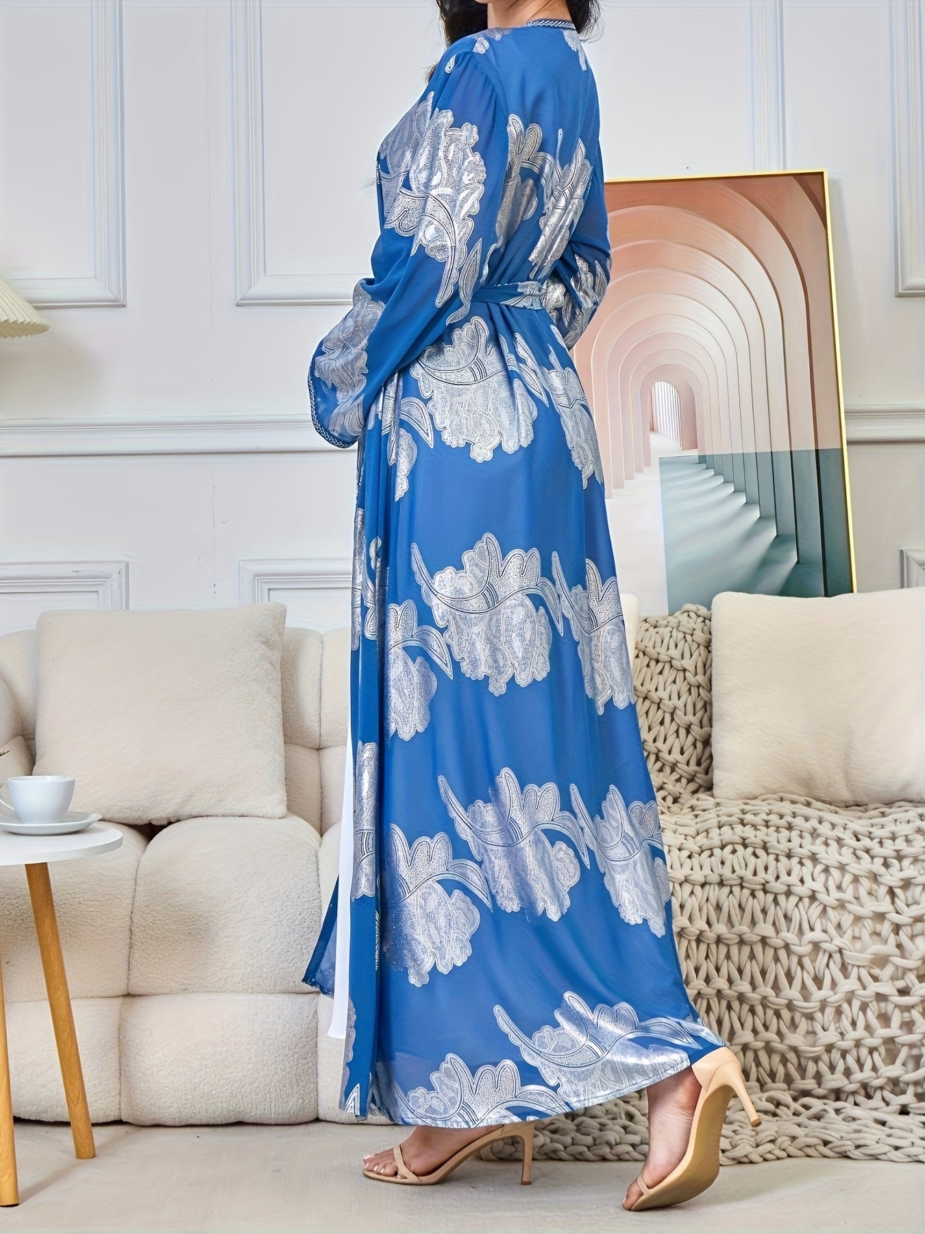 Ready-To-Wear Middle Eastern Arab Women's Clothing, V-Neck Long-Sleeve Kimono Abaya Two-Piece Set with Golden Foil Dress for European And American Markets.