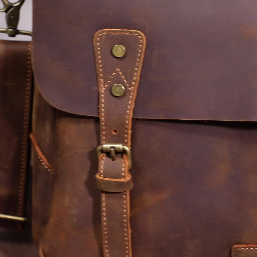 Vintage Brown Cowhide Men's Vintage Genuine Leather Messenger Bag - Adjustable Strap, Multiple Compartments, Zipper Closure, Distressed Finish, Functional Design