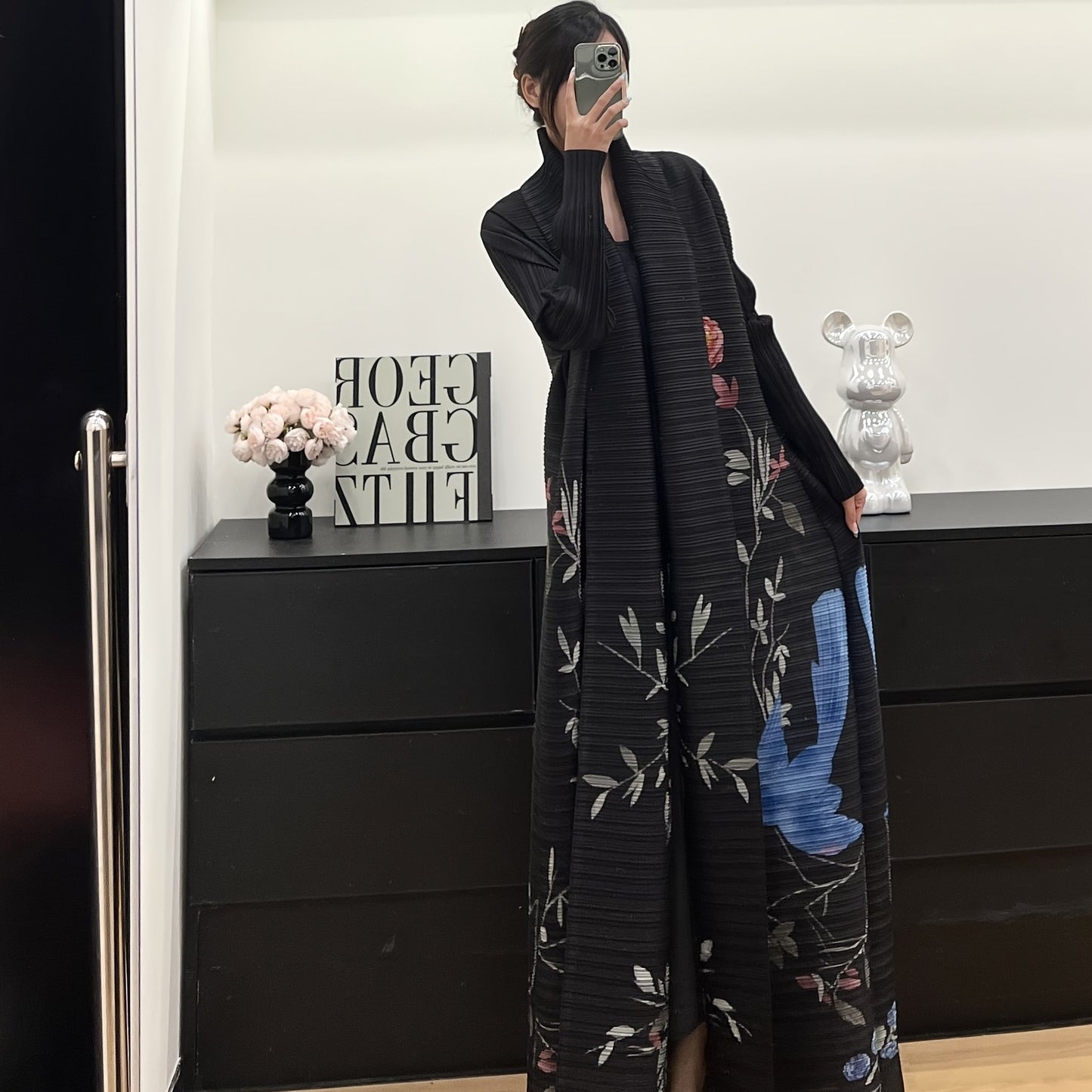 Print Black Modern Abaya Robe for Women - Long Sleeve, Pleated Tie-Waist Cloak with Floral Print, Perfect for Eid Banquets and Casual Attire, Eid Attire | Tie waist Abaya | Intricate Patterns