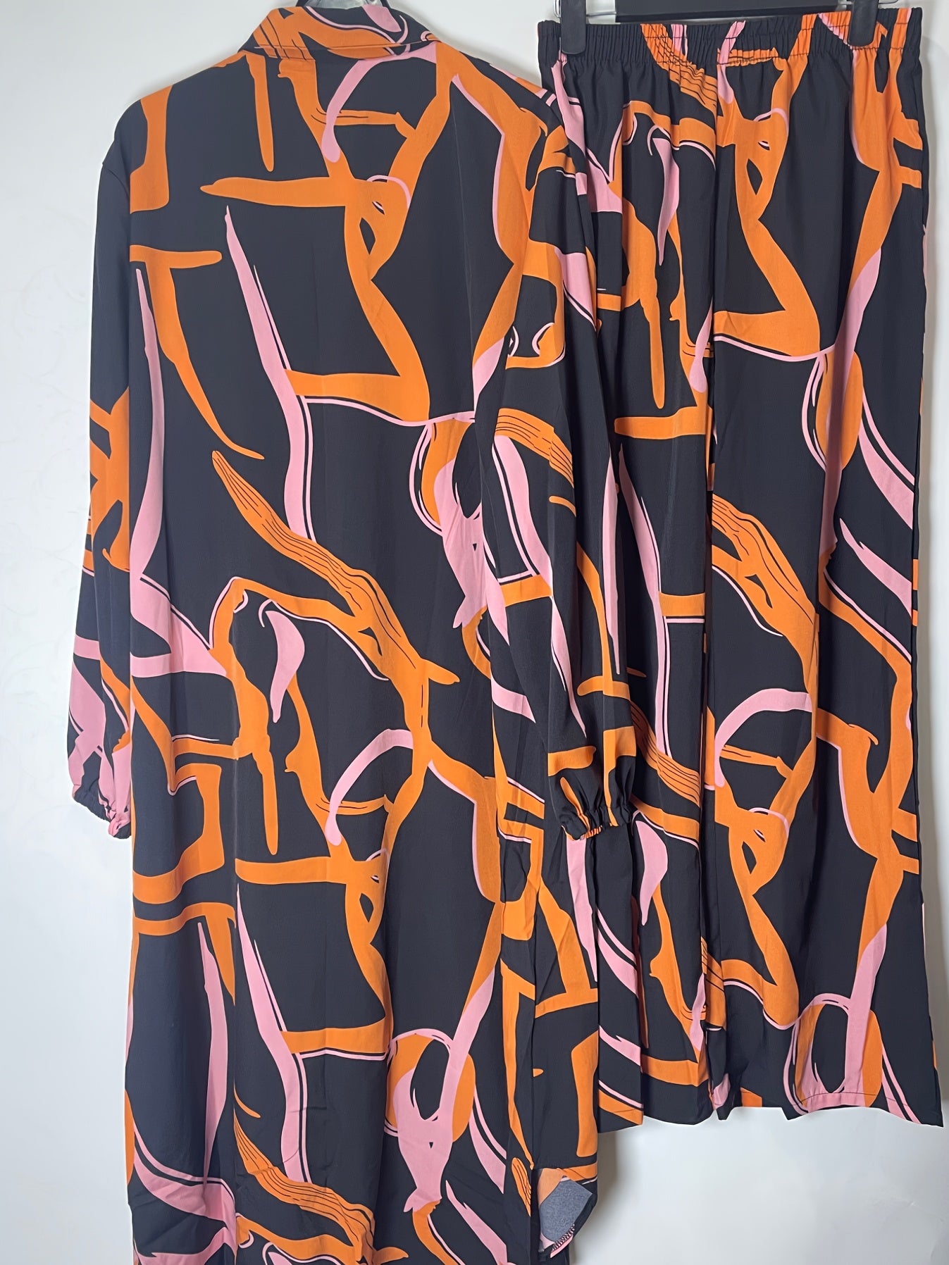 Elegant Geometric Print Pakistani Abaya with Long Sleeves and Button Front - Stylish Muslim Fashion, All-Season Wear, Pants and Top Set, Allseason Abaya|Geometric Print Abaya|Long Sleeve Top
