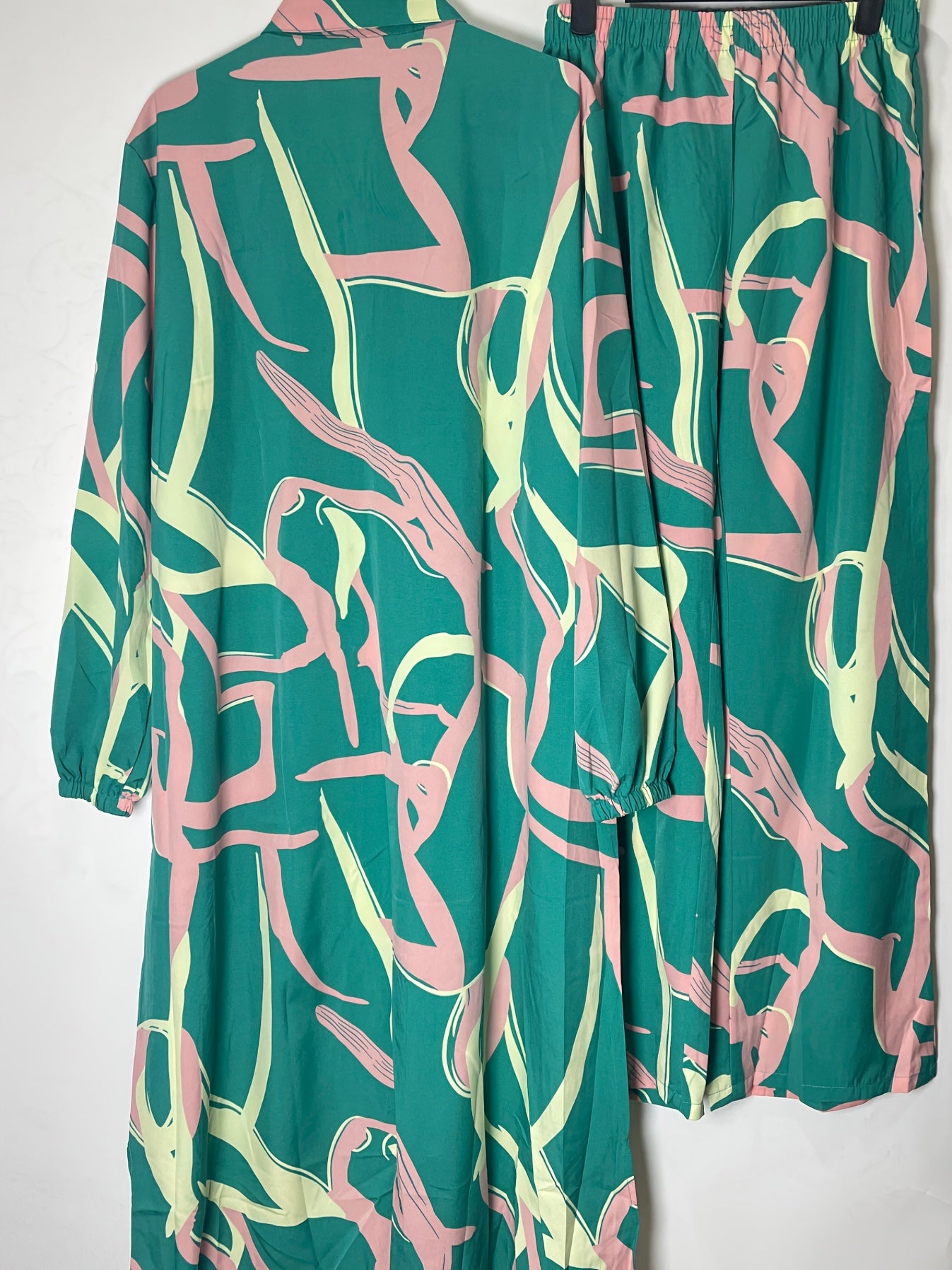 Elegant Geometric Print Pakistani Abaya with Long Sleeves and Button Front - Stylish Muslim Fashion, All-Season Wear, Pants and Top Set, Allseason Abaya|Geometric Print Abaya|Long Sleeve Top