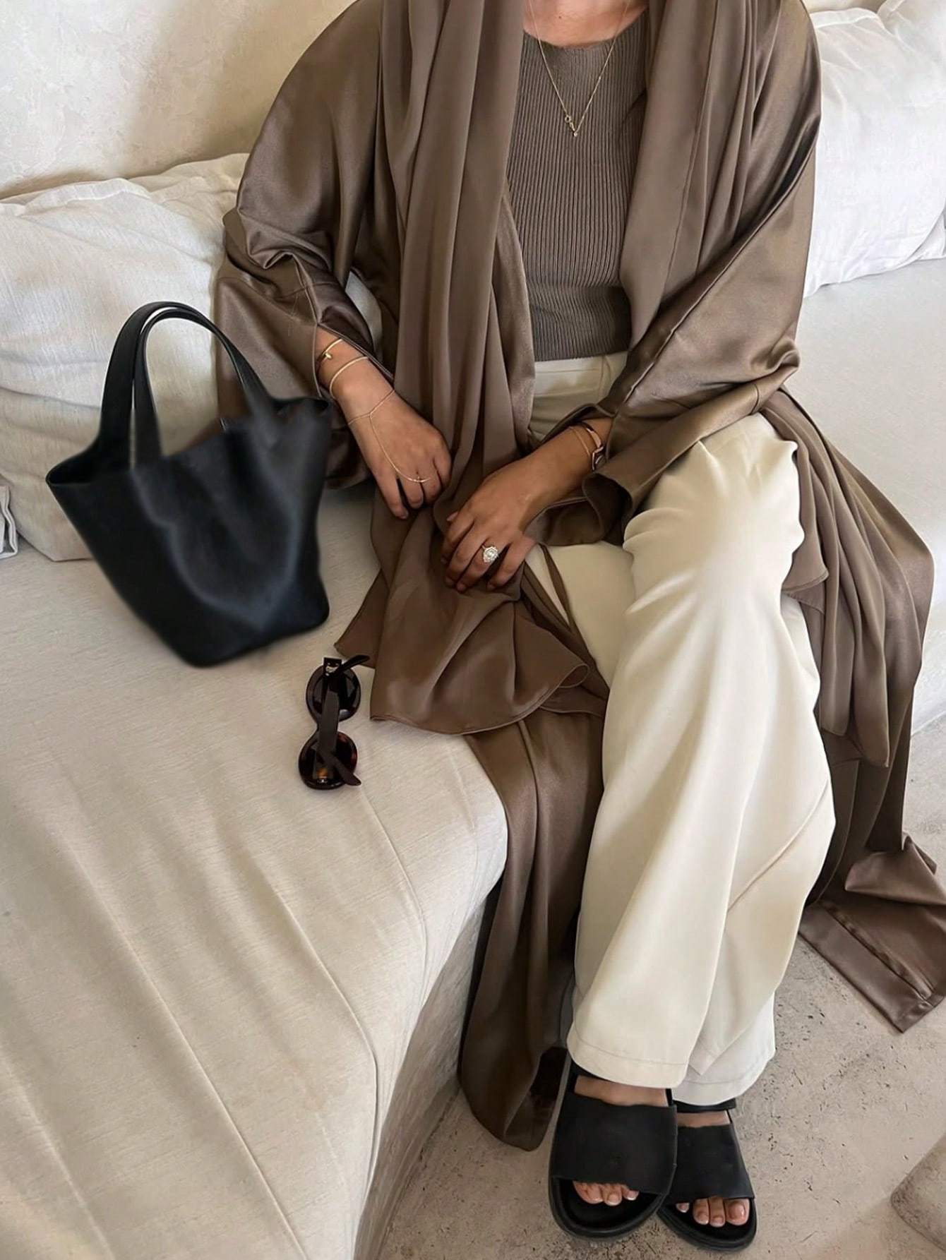 Elegant Arabic Abaya Robe - Long Sleeve Loose Fit Solid Color Modest Cover-Up with Raglan Sleeves, Machine Washable All-Season Comfort, Middle Eastern Traditional Dress for Women