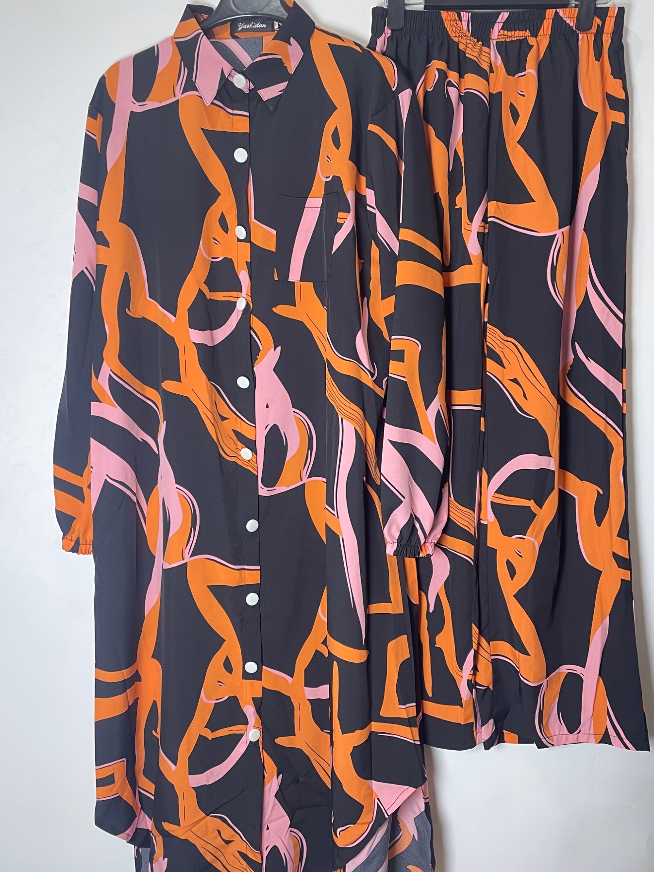 Elegant Geometric Print Pakistani Abaya with Long Sleeves and Button Front - Stylish Muslim Fashion, All-Season Wear, Pants and Top Set, Allseason Abaya|Geometric Print Abaya|Long Sleeve Top