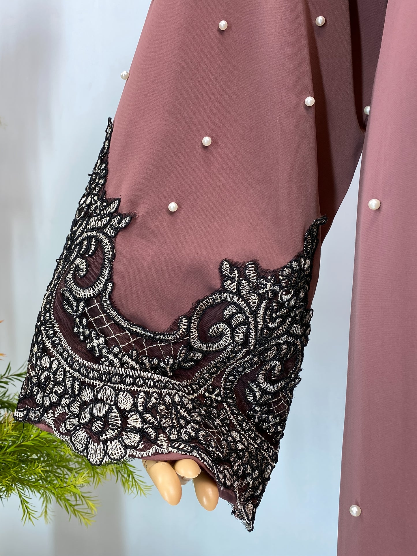 Stylish Muslim Long Sleeve Party Robe with Luxurious Appliqué Beaded Open Front Abaya
