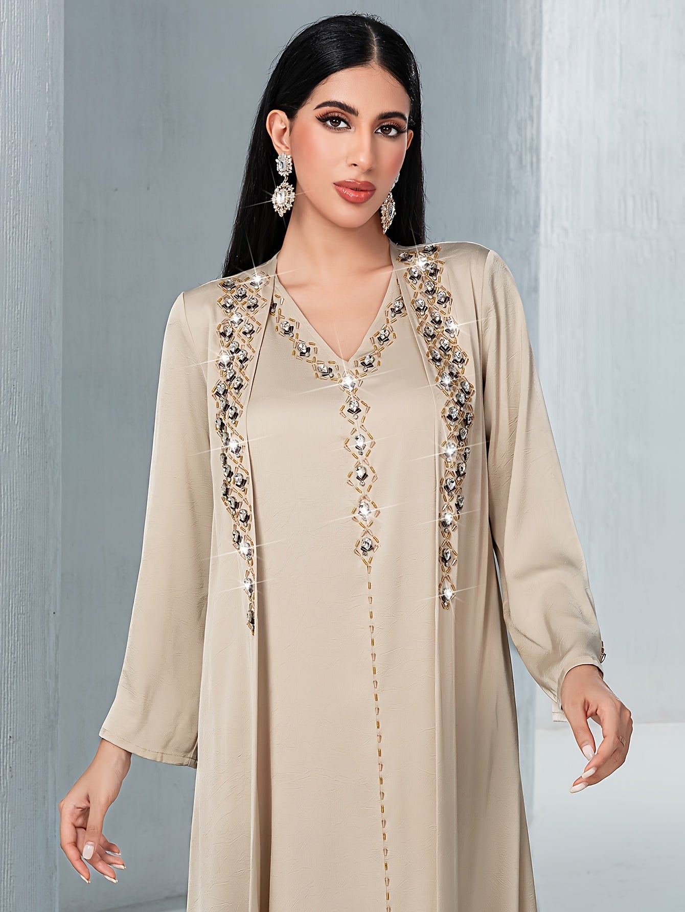 Elegant Hand-Stitched Rhinestone Middle Eastern Women's Dress Set - Beige Long Sleeve A-Line Emirati Abaya with Golden Chain Detail, Includes Lace Trim Top & Solid Color Skirt for Spring/Summer