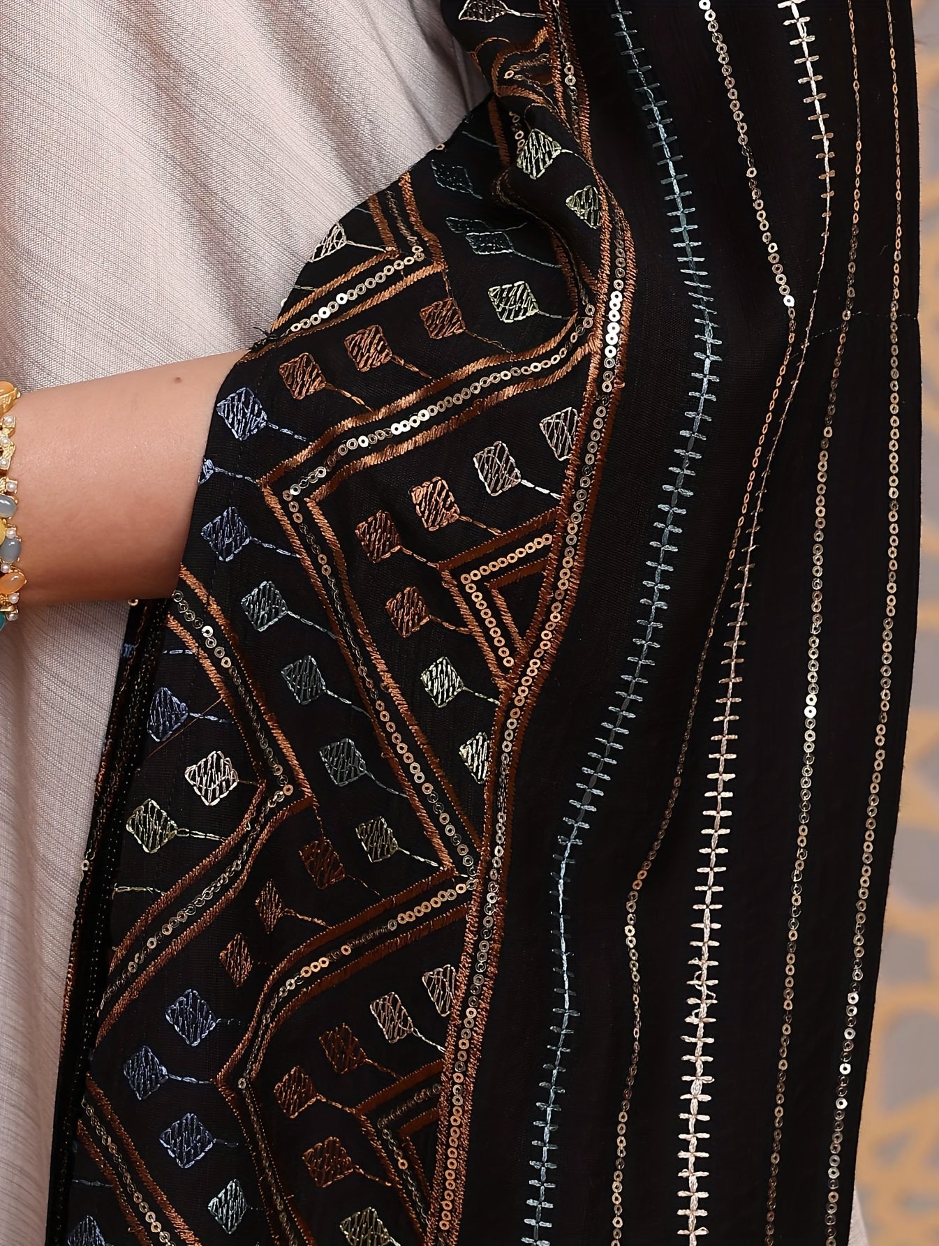 Directional Heavy-Duty Golden-Colored Beaded Embroidery Arabic Women's Elegant Kaftan Abaya with V-Neck, Majestic and Fashionable Traditional 2025 Spring/Summer