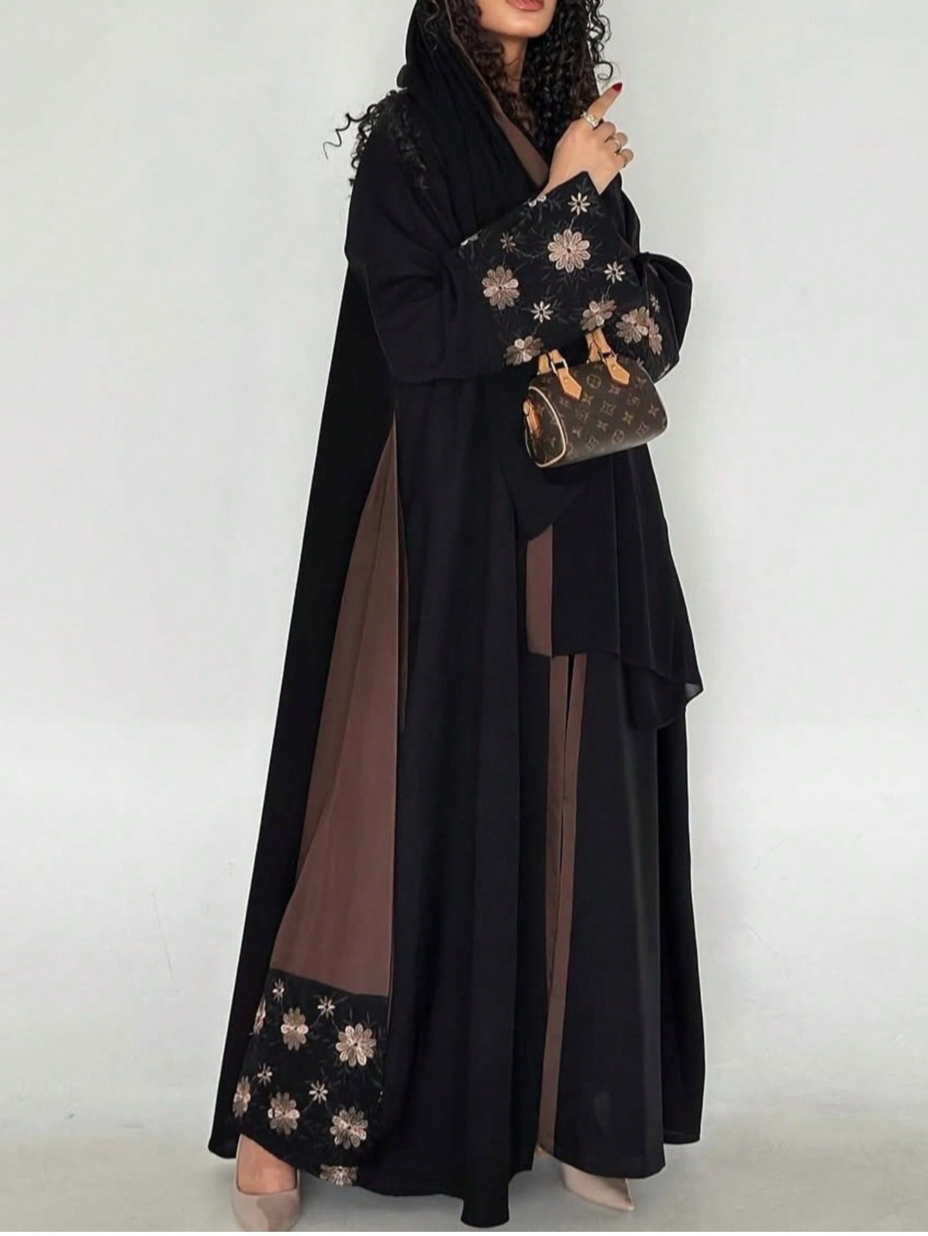 1pc Middle Eastern Traditional Abaya Robe - Black & White Contrast with Floral Pattern, Loose Fit Long Sleeve Open Front Design, Non-Stretch Fabric for All-Season Wear, Muslim Dress