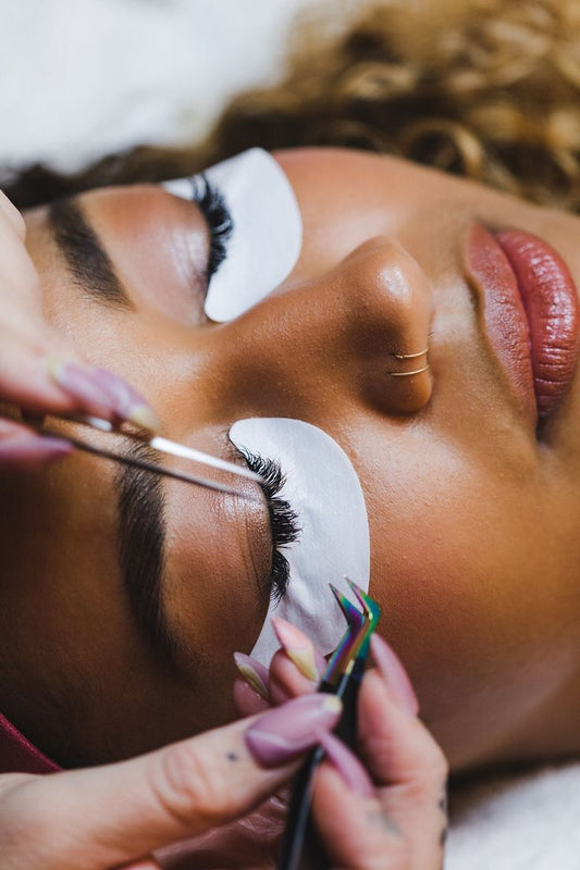 Lash Lounge Diaries: Tips and Trends in Lash Extension Services