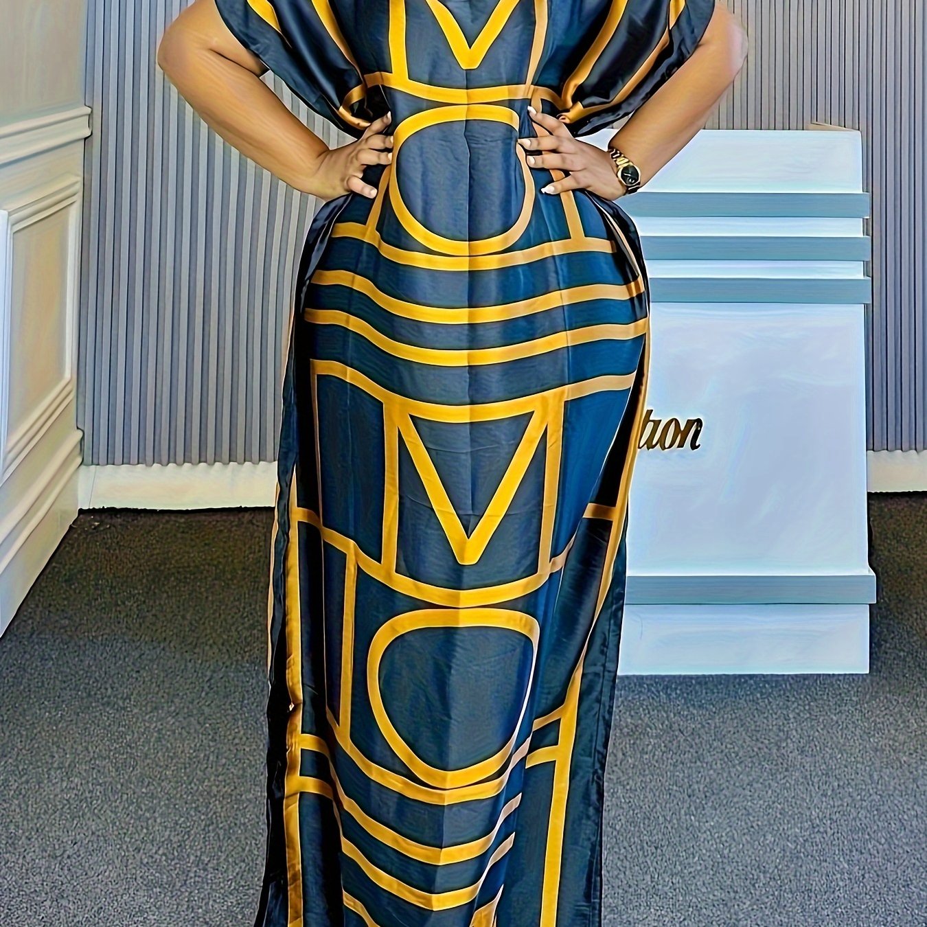 Elegant Plus Size Middle Eastern Kaftan Abaya with Scarf - Vibrant Geometric Floral Design, Soft Non-Stretch Fabric, Perfect for All Seasons, Available in Two Sizes (110g/㎡)