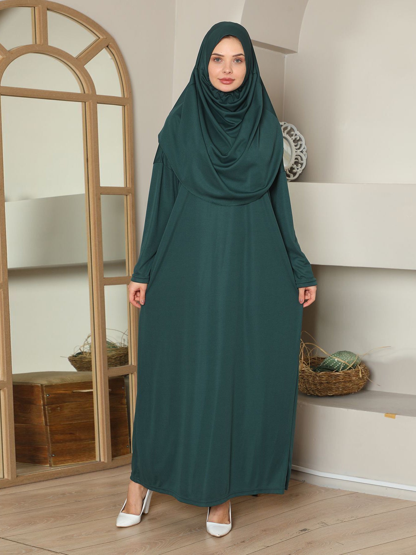 Women's Polyester Arabic Abaya, Solid Color, Long Length, Loose Fit, with Long Regular Sleeves, Slight Stretch, for All-Season Prayer Dresses