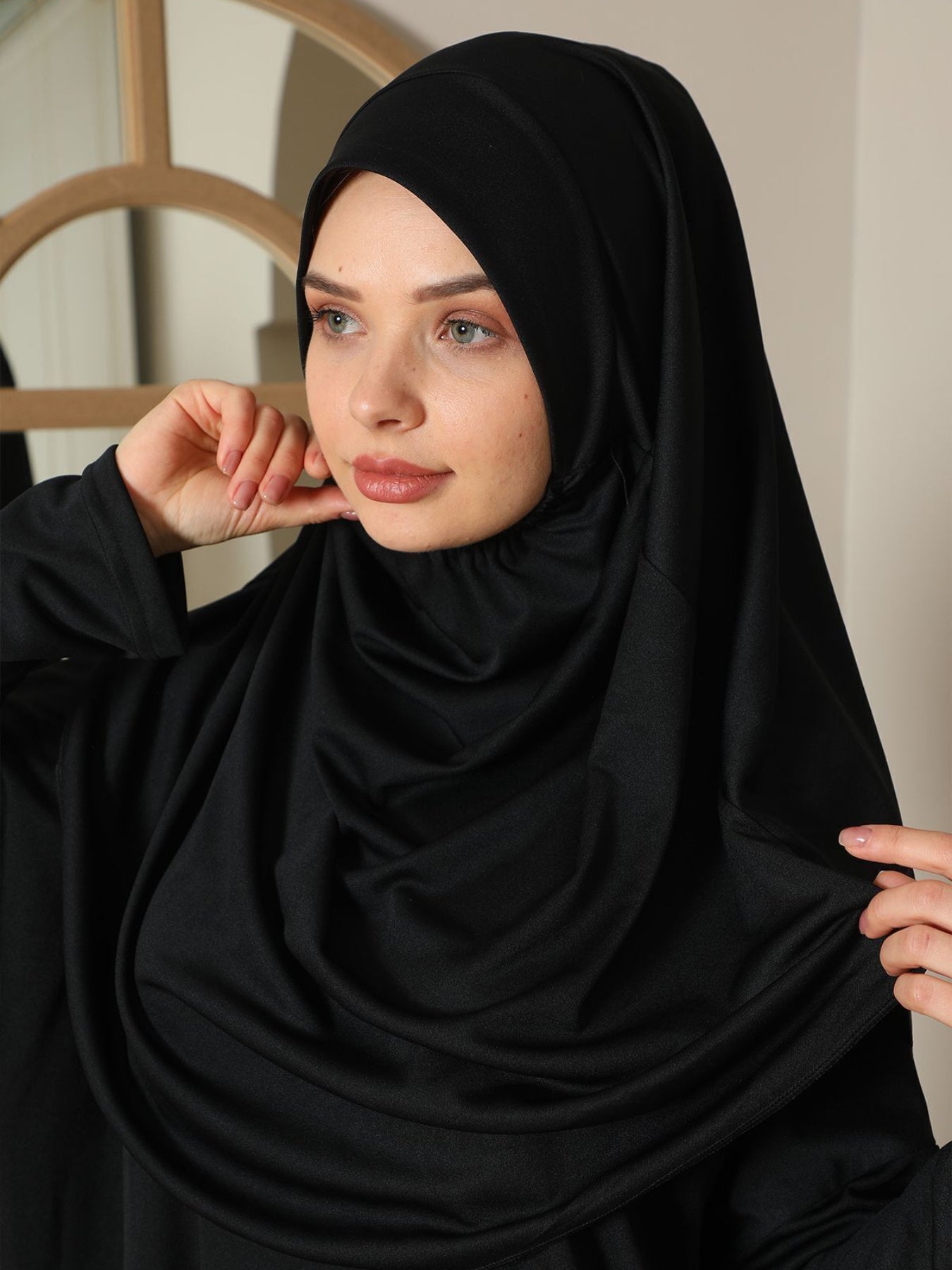 Women's Polyester Arabic Abaya, Solid Color, Long Length, Loose Fit, with Long Regular Sleeves, Slight Stretch, for All-Season Prayer Dresses
