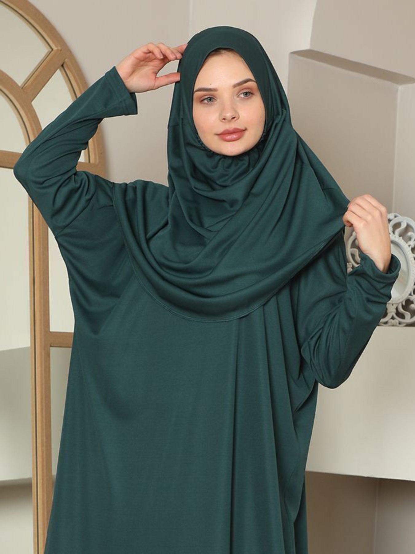 Women's Polyester Arabic Abaya, Solid Color, Long Length, Loose Fit, with Long Regular Sleeves, Slight Stretch, for All-Season Prayer Dresses