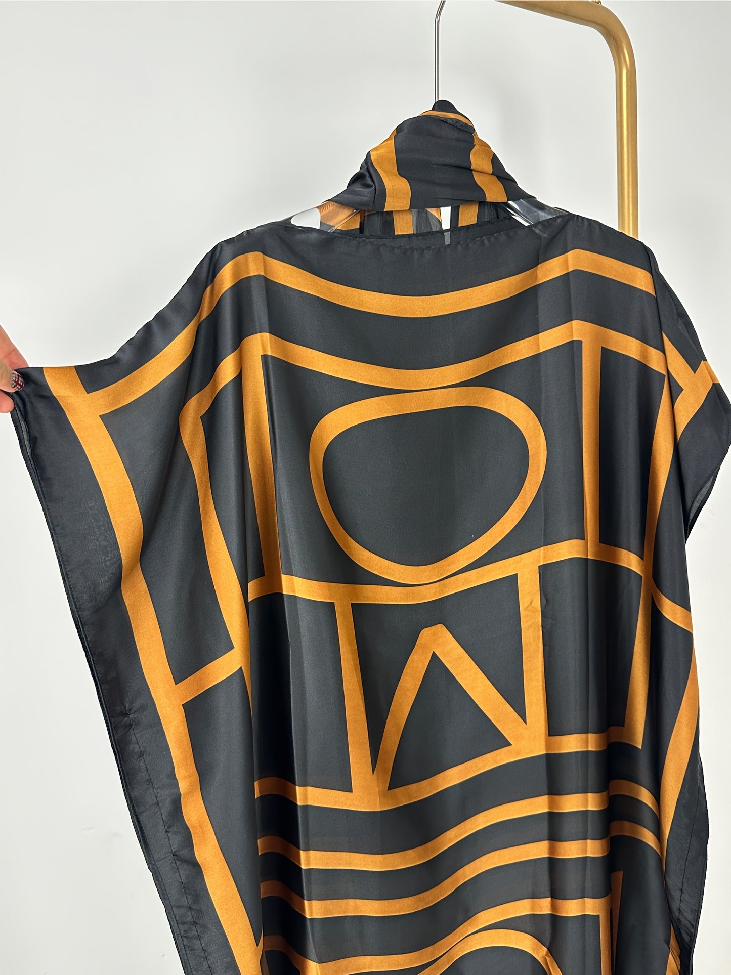 Elegant Plus Size Middle Eastern Kaftan Abaya with Scarf - Vibrant Geometric Floral Design, Soft Non-Stretch Fabric, Perfect for All Seasons, Available in Two Sizes (110g/㎡)