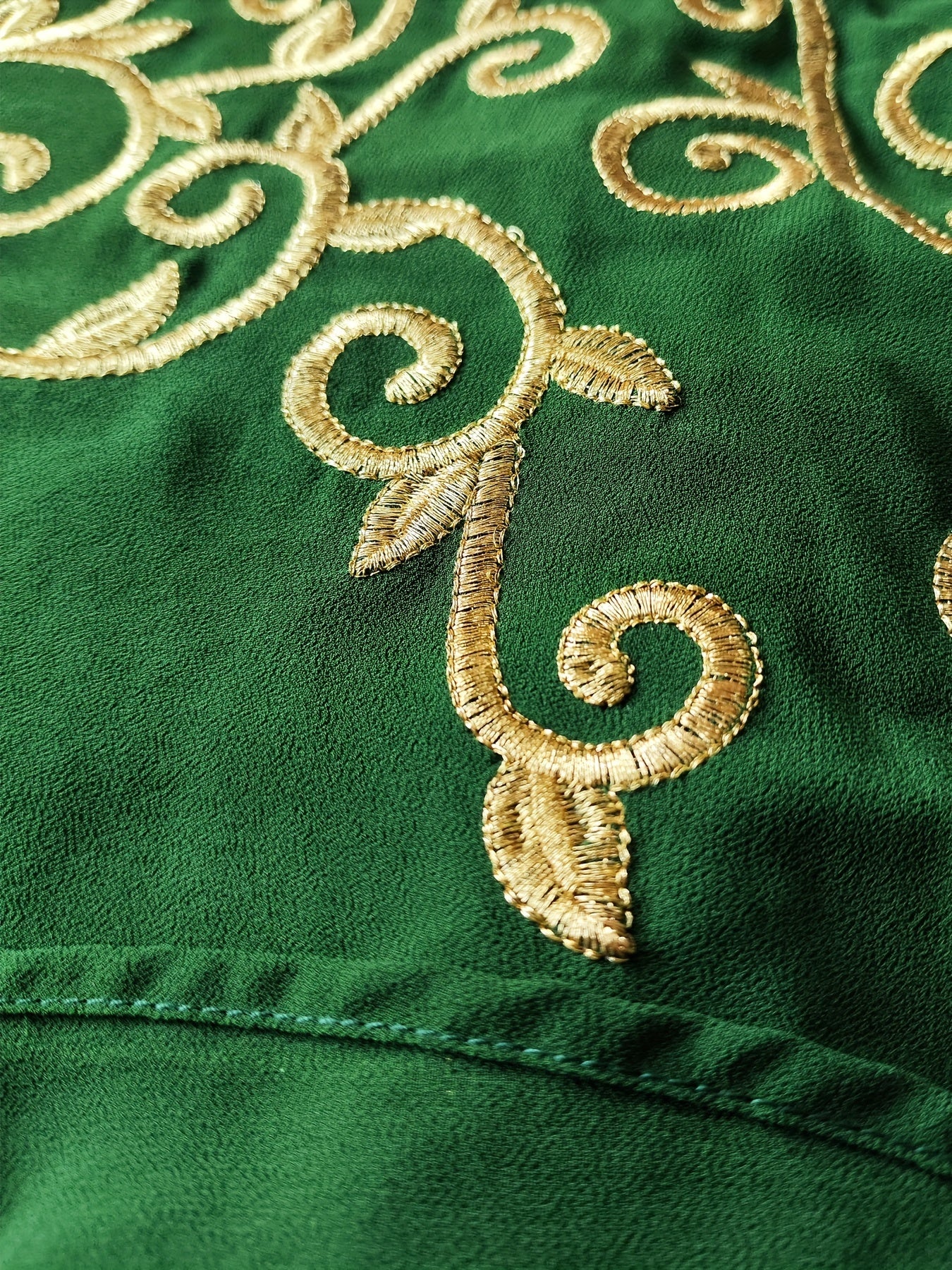 Stylish Long Cape with Lace Edge and Embroidery, Two-piece Set, Robe with Waistband and Body-hugging Abaya Dress