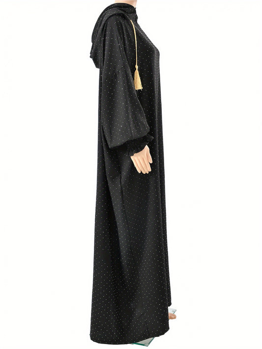 A Star-Shaped, Diamond-Embellished Hooded Robe for Muslim Women, Featuring a Trendy Drawstring Design. Crafted from Fiber, It Can Be Worn in Two Ways And Is a Favored Traditional Garment in The Arab Middle East