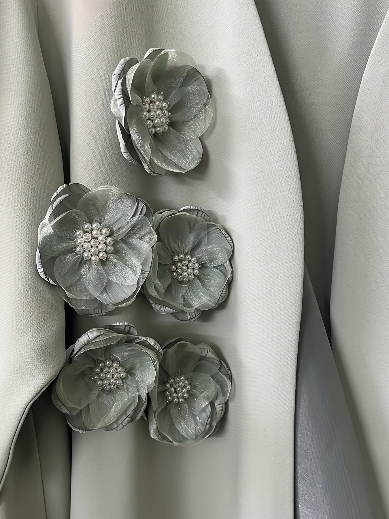 2025 New Arrival Elegant Floral Embroidered Abaya - Light Beige & White Two-Tone Long Dress with Black Pockets, Perfect for Spring/Summer/Fall, Muslim Modest Fashion, Floral Embroidery, No Belt, Casual Elegance, Summer Outfit