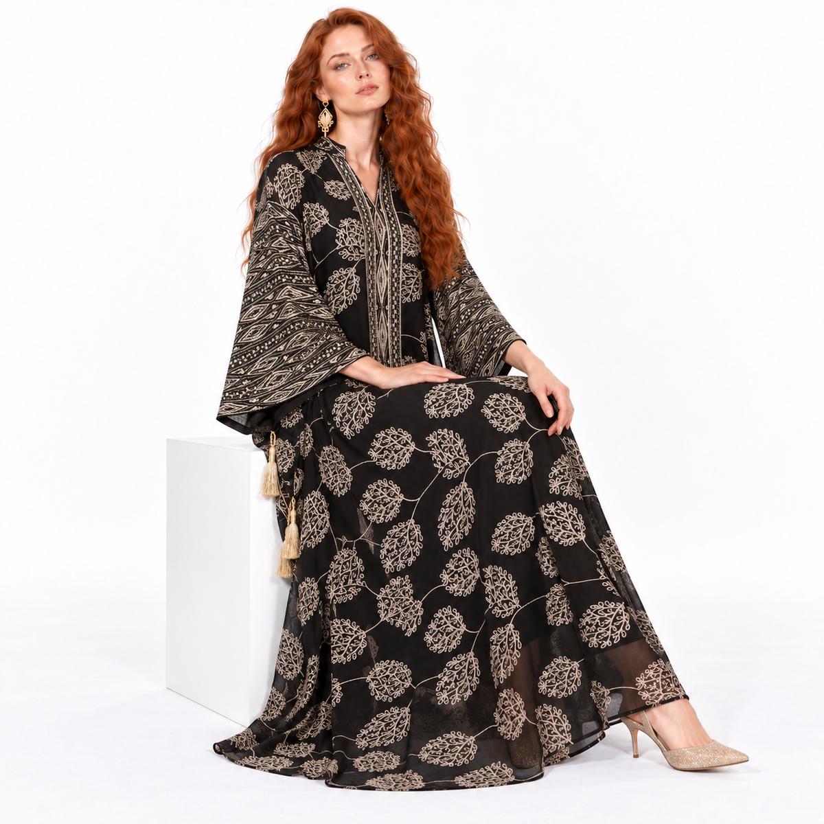 Elegant Black Gold Embroidered Lebaran Kaftan