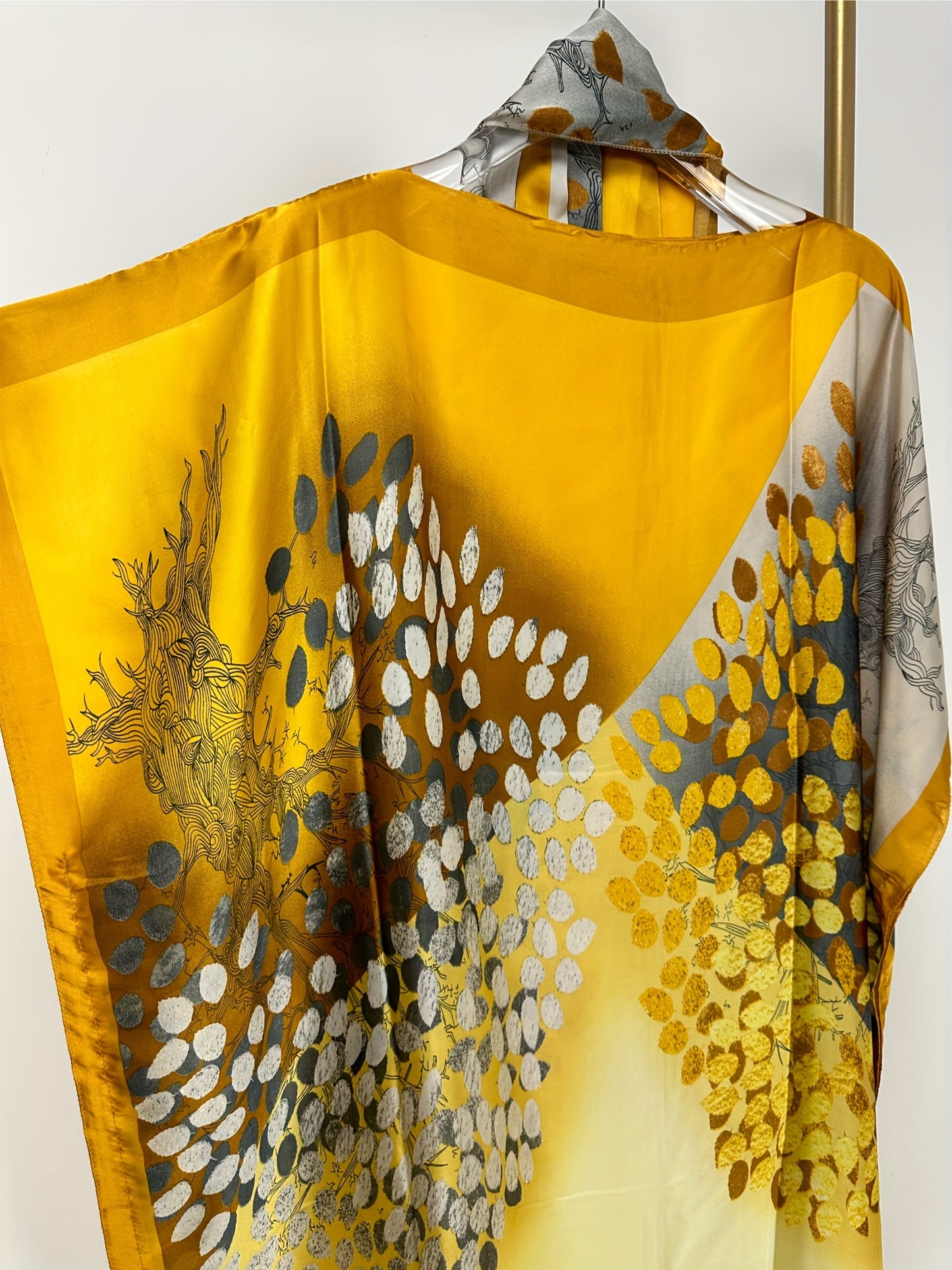 Elegant Plus Size Middle Eastern Kaftan Abaya with Scarf - Vibrant Geometric Floral Design, Soft Non-Stretch Fabric, Perfect for All Seasons, Available in Two Sizes (110g/㎡)