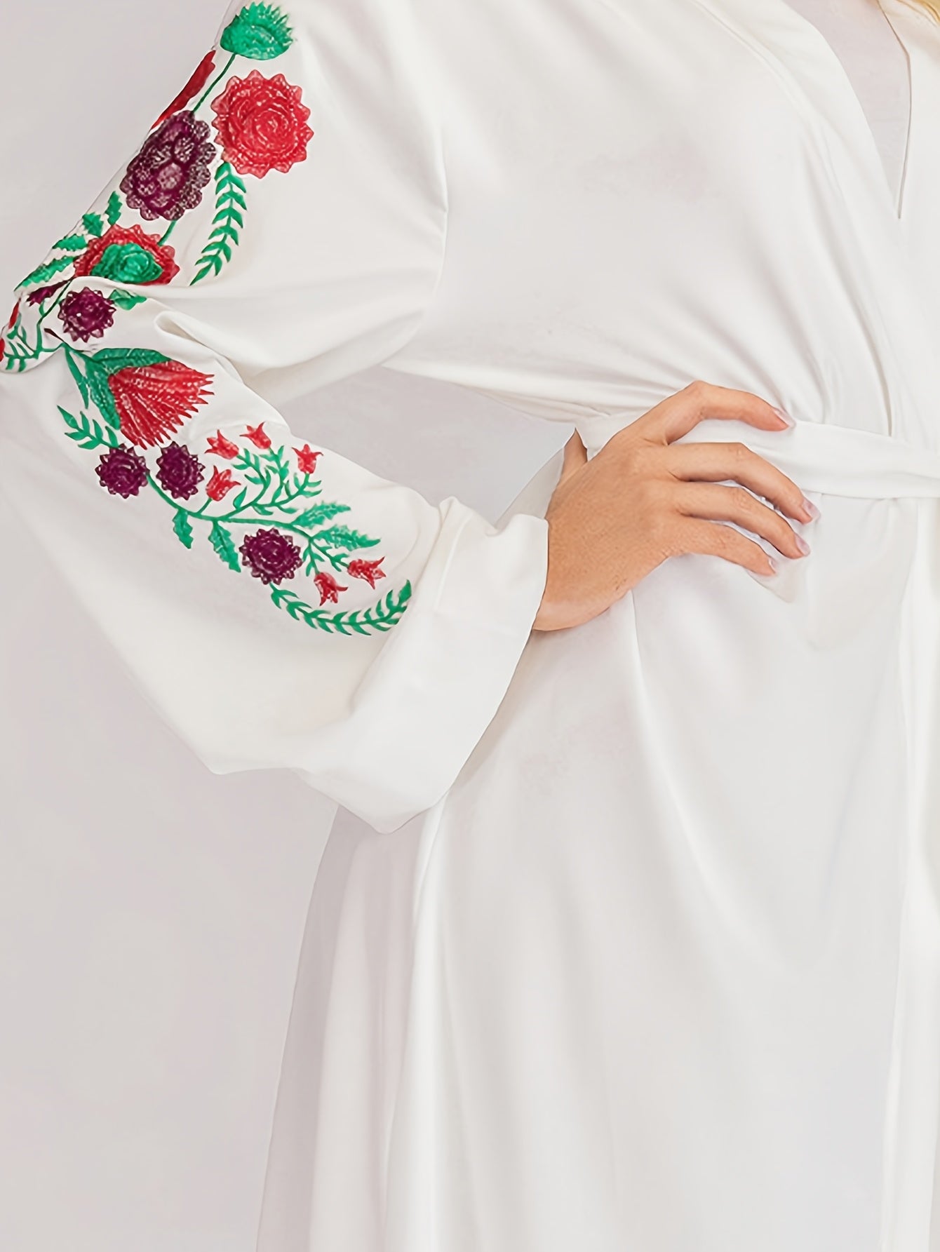 Women's Elegant Islamic Emirati Abaya Robe - Long Sleeve Islamic Dress with Belt, Black with Floral pattern, Lightweight Non-Stretchy Fabric for Everyday & Ramadan