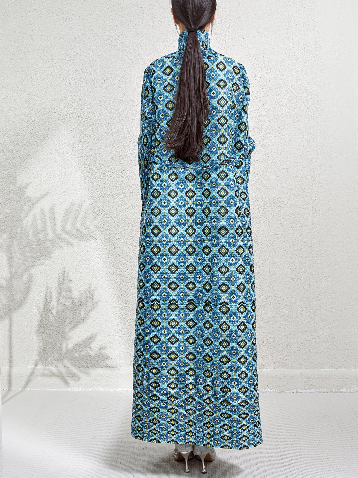 2025 New Arrival - Loose Fit, Long Sleeve Abaya for Muslim Women, Blue Geometric Print, Casual Style, High Stretch Fabric, Pleated Design, All-Season Wear, Casual Abaya | Geometric Print Abaya