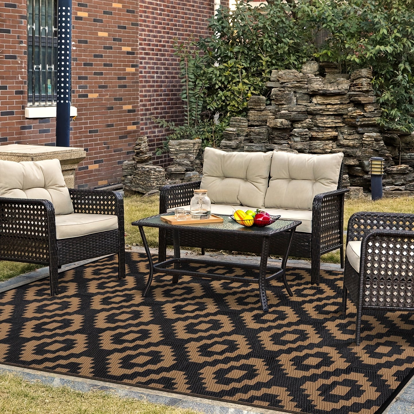 1pc Outdoor Reversible Erasable Area Rugs For Garden Backyard Large Portable Carpet Lightweight Plastic Straw Rug For Camping Foldable Easy Care Picnic Mat Modern Geometric Rugs RV Patio Auto Decor Black And Brown